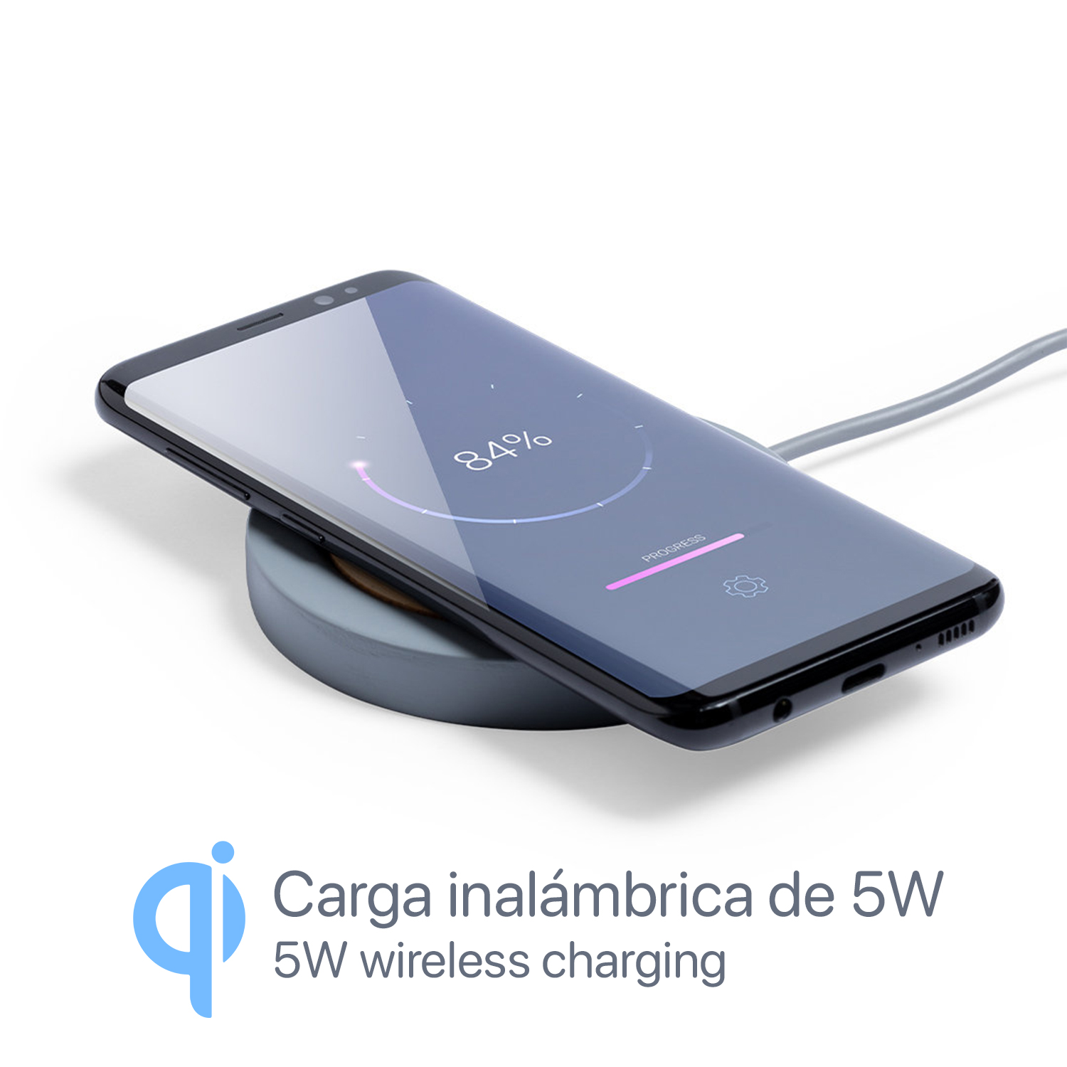 Telefono su un caricabatterie wireless. Lo schermo mostra l'84% di carica.
