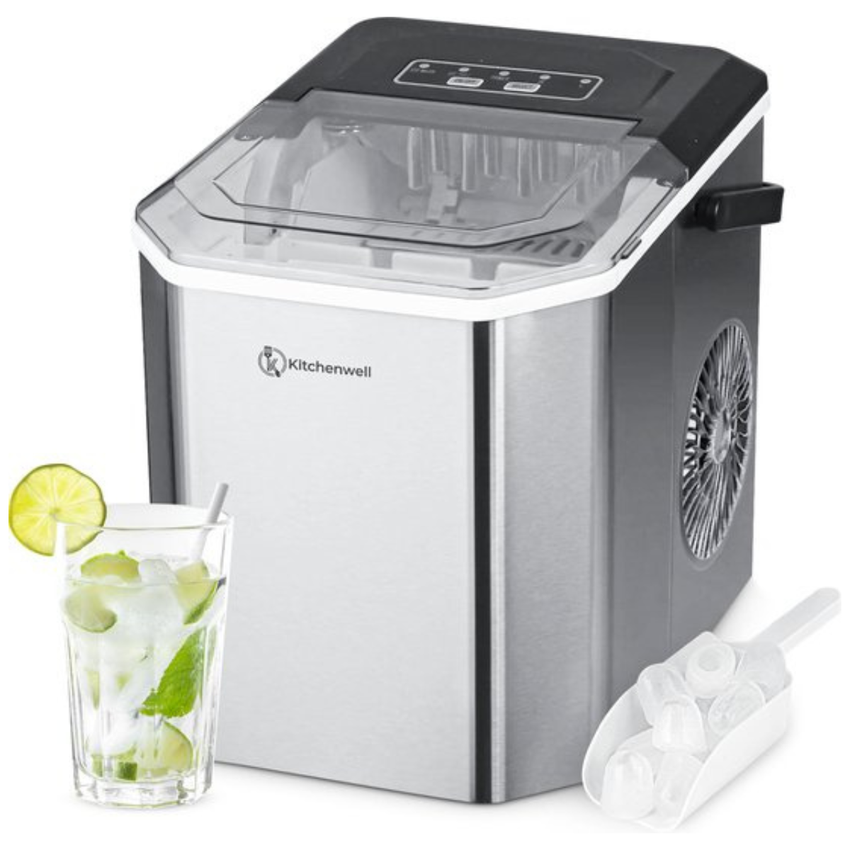 Een ijsmachine met een glas cocktail met limoen en munt, en een witte schep met ijsblokjes.