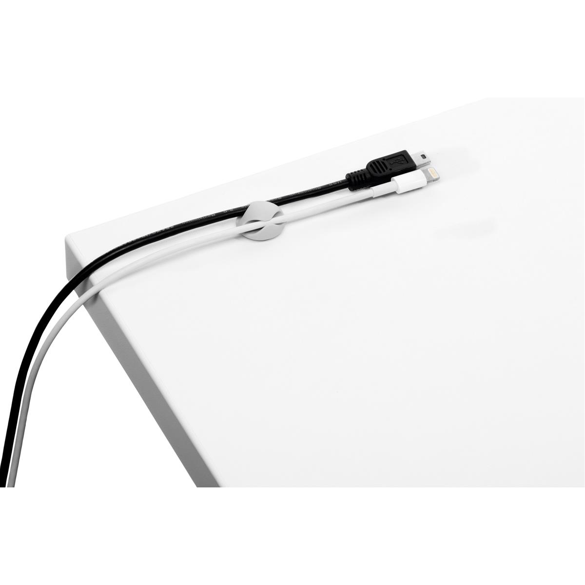Weißer Schreibtisch mit schwarzen und weißen Kabeln, gehalten von einem grauen Kabel.