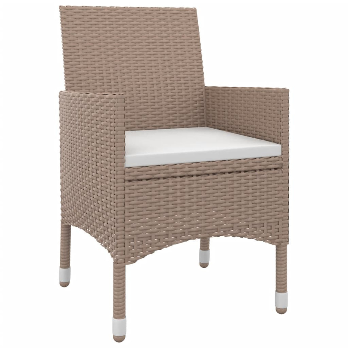 Rattan-Stuhl mit weißem Kissen, isoliert auf weißem Hintergrund.