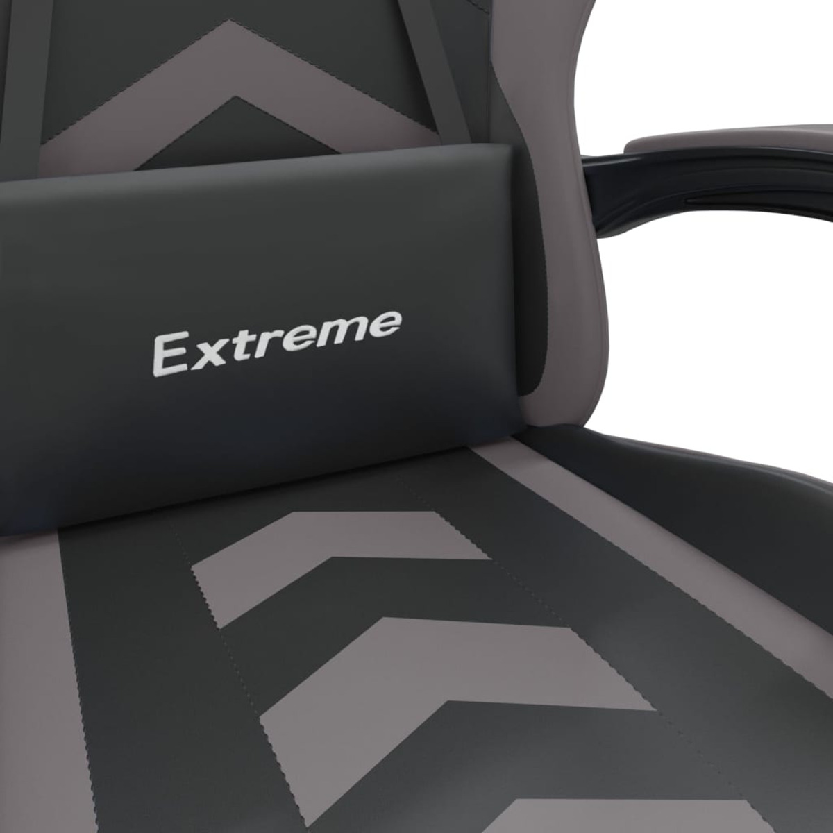 Ein schwarzer und grauer Gaming-Stuhl mit dem Wort 'Extreme' auf der Kopfstütze.