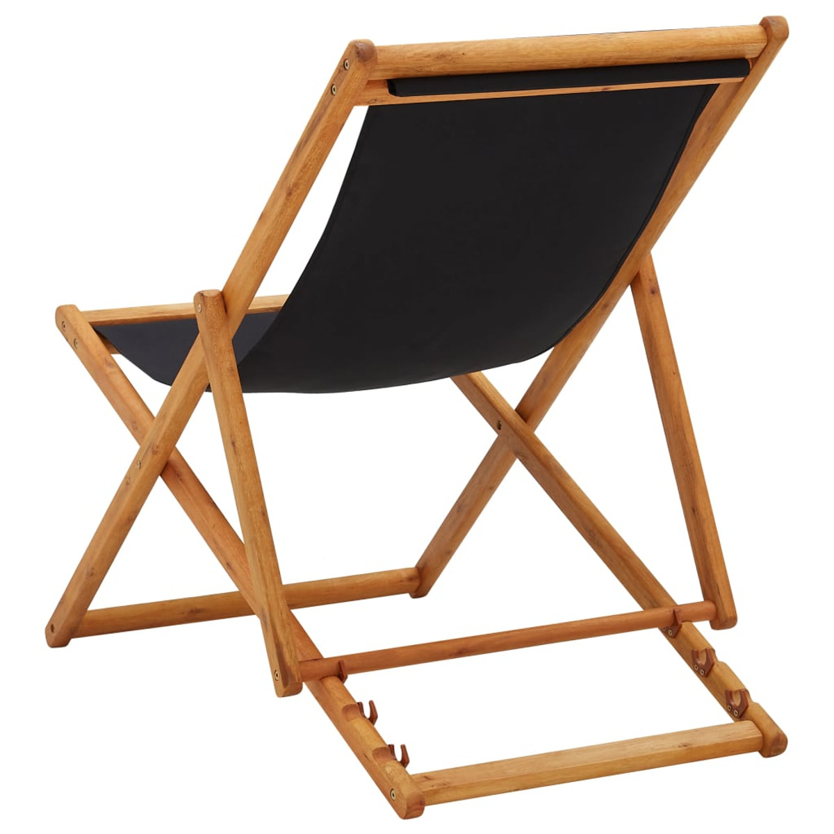 Ein hölzerner Klapp-Strandstuhl mit schwarzem Stoffsitz. Der Stuhl wird von hinten betrachtet.