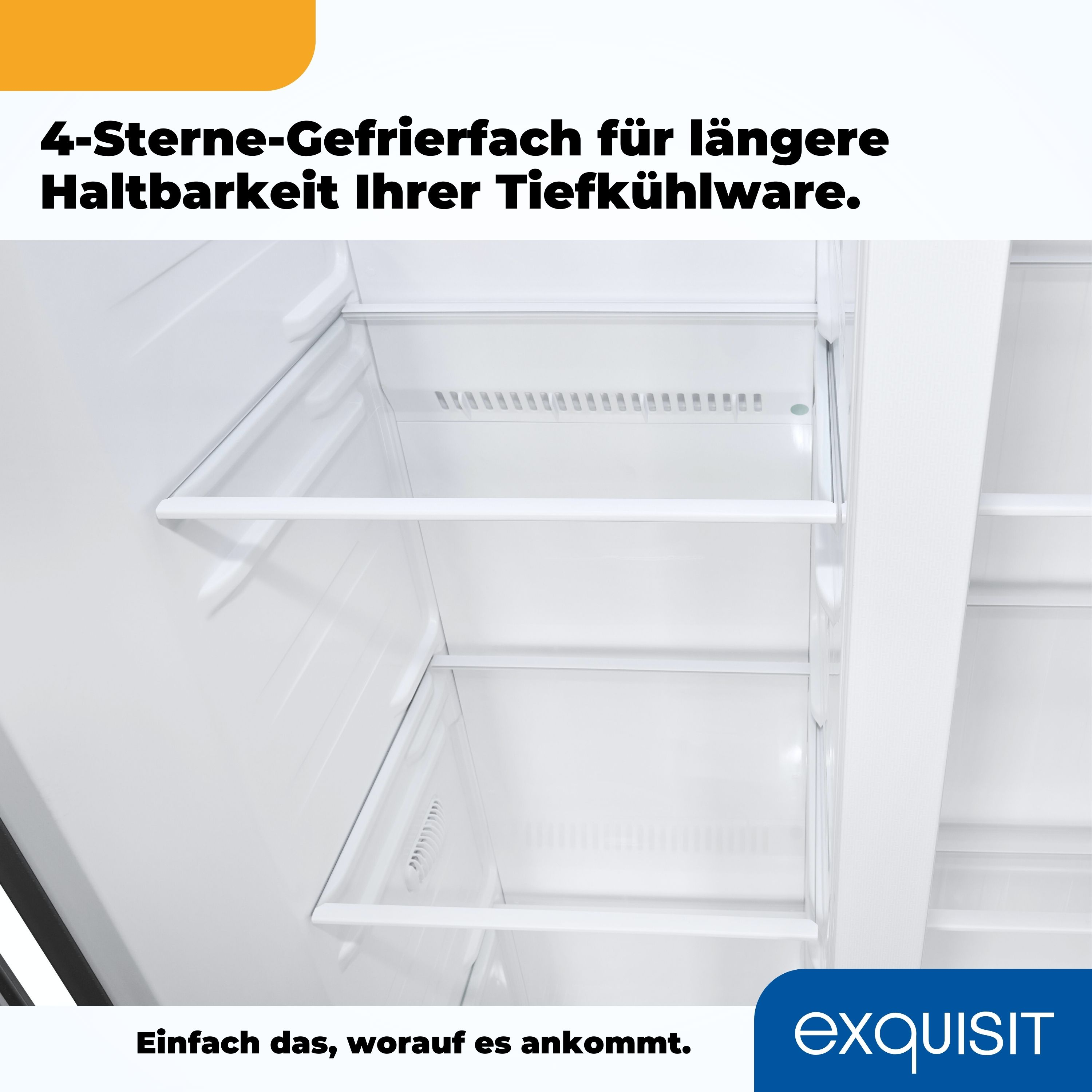 Innenraum eines geöffneten Kühlschranks mit Glasböden. Das Bild wirbt für ein Gefrierfach.