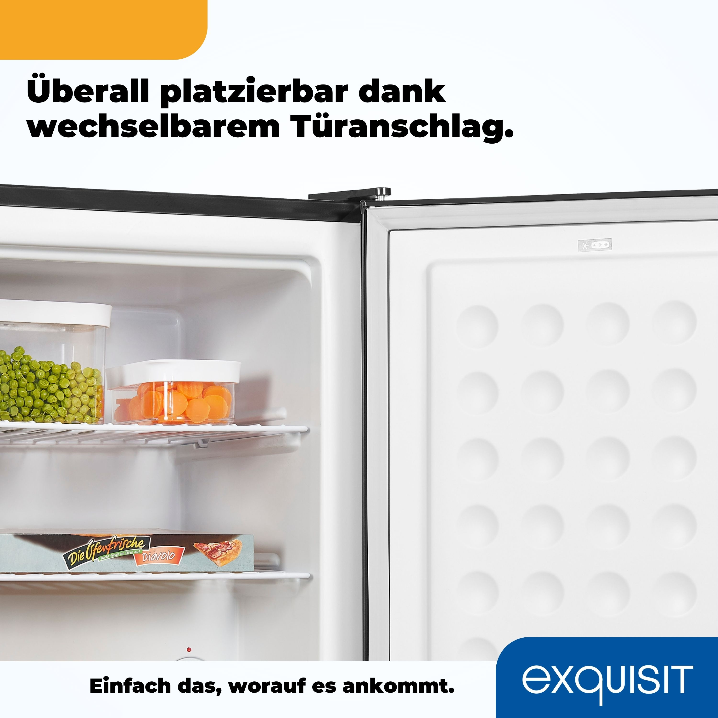 Kühlschrank mit weißem Innenraum, zeigt Regale mit Lebensmitteln. Text auf Deutsch. Weiße Tür.