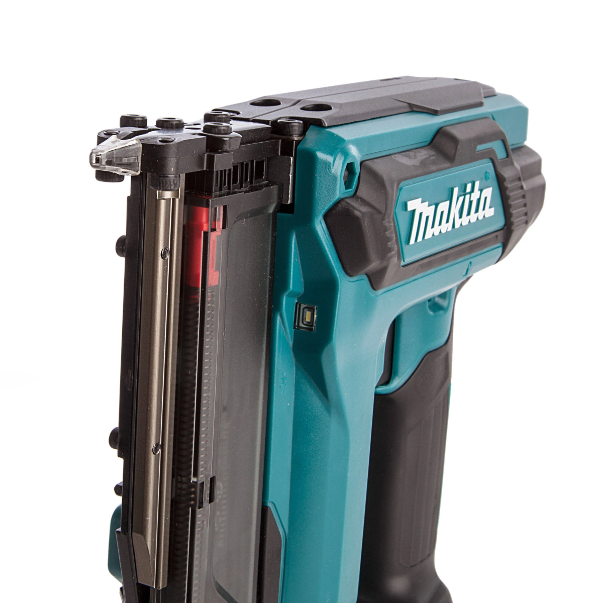 Makita Nagelpistole, Nahaufnahme des Nagelzuführmechanismus.