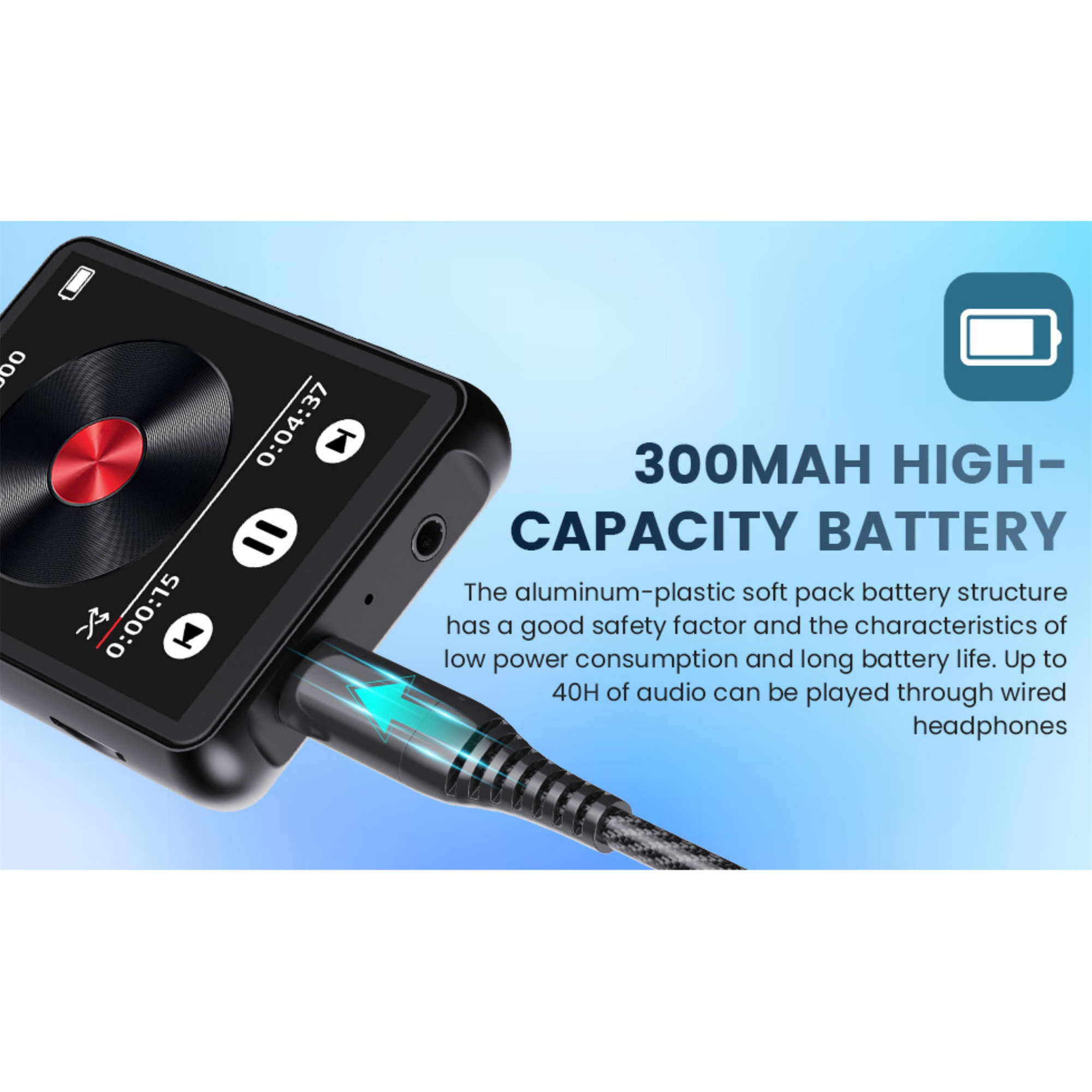 Ein schwarzer MP3-Player mit rotem Kreisk button, der über ein USB-Kabel geladen wird.