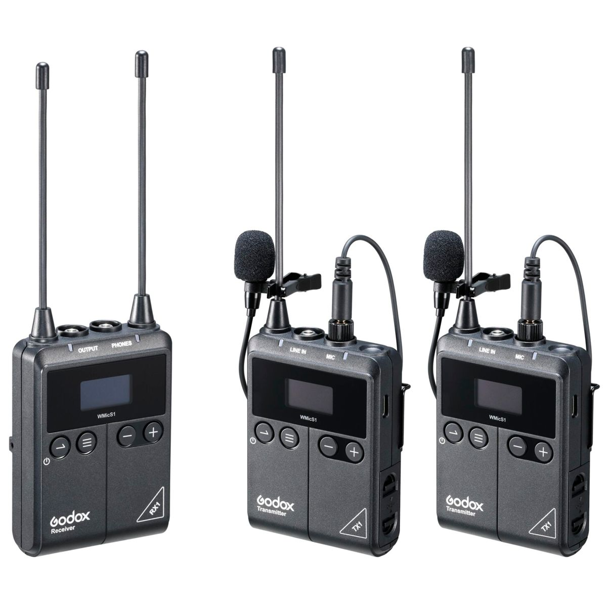 Sono esposti tre sistemi di microfoni wireless Godox neri.