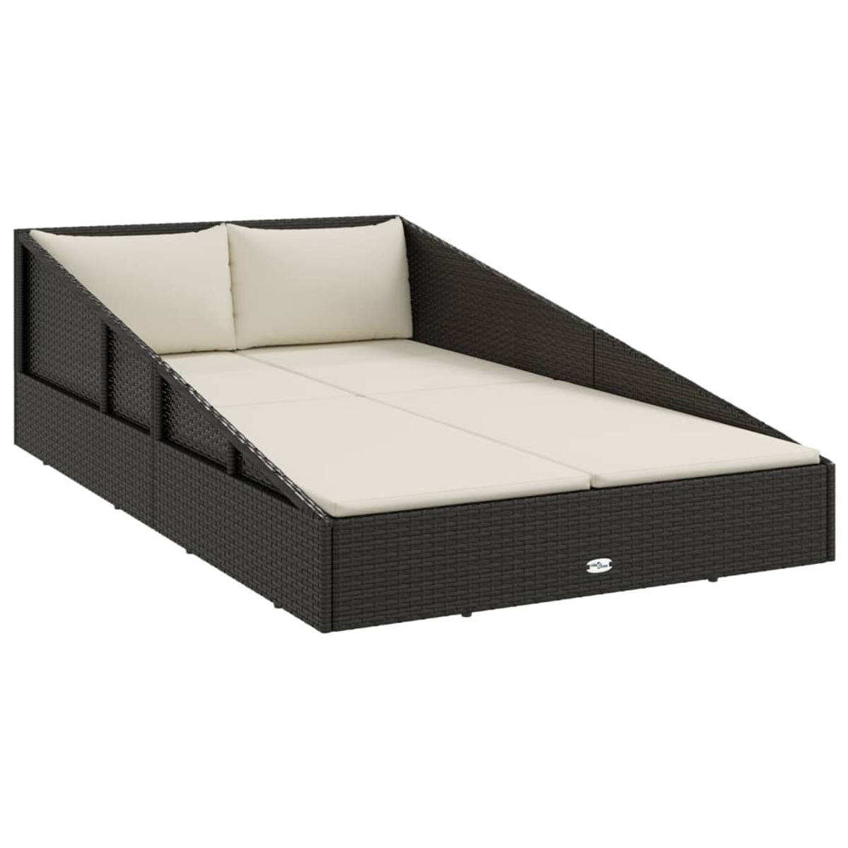 Schwarzes Daybed aus Korbgeflecht mit zwei cremefarbenen Kissen. Mit schräger Rückenlehne.