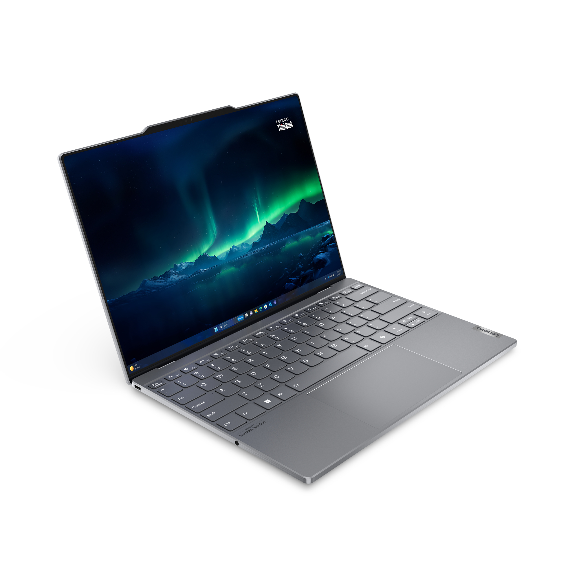Un laptop grigio su una superficie bianca. Lo schermo mostra un'aurora verde e blu.