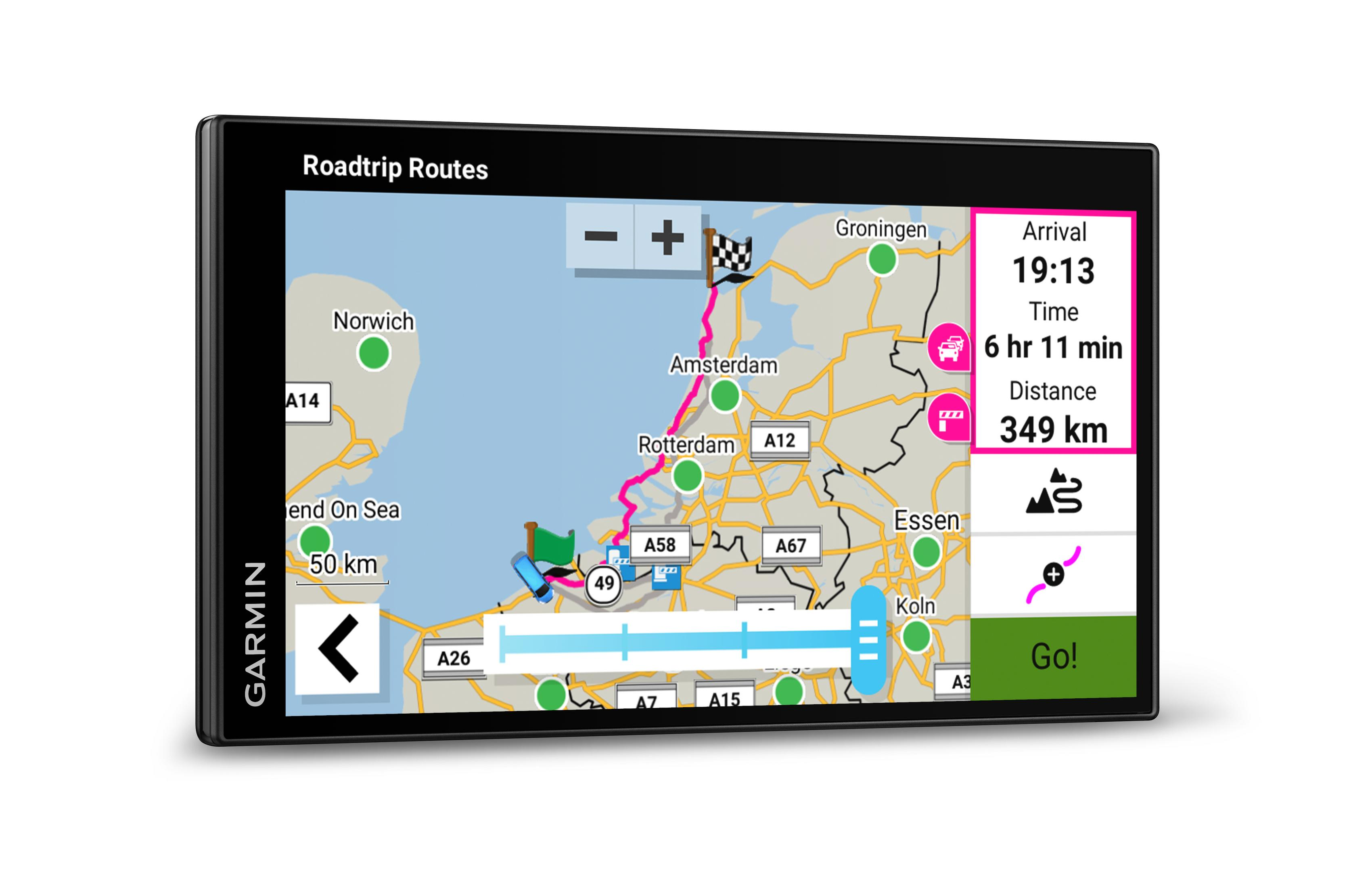 Dispositivo GPS que muestra un mapa con ruta trazada. Tiempo, distancia mostrados. Blanco.