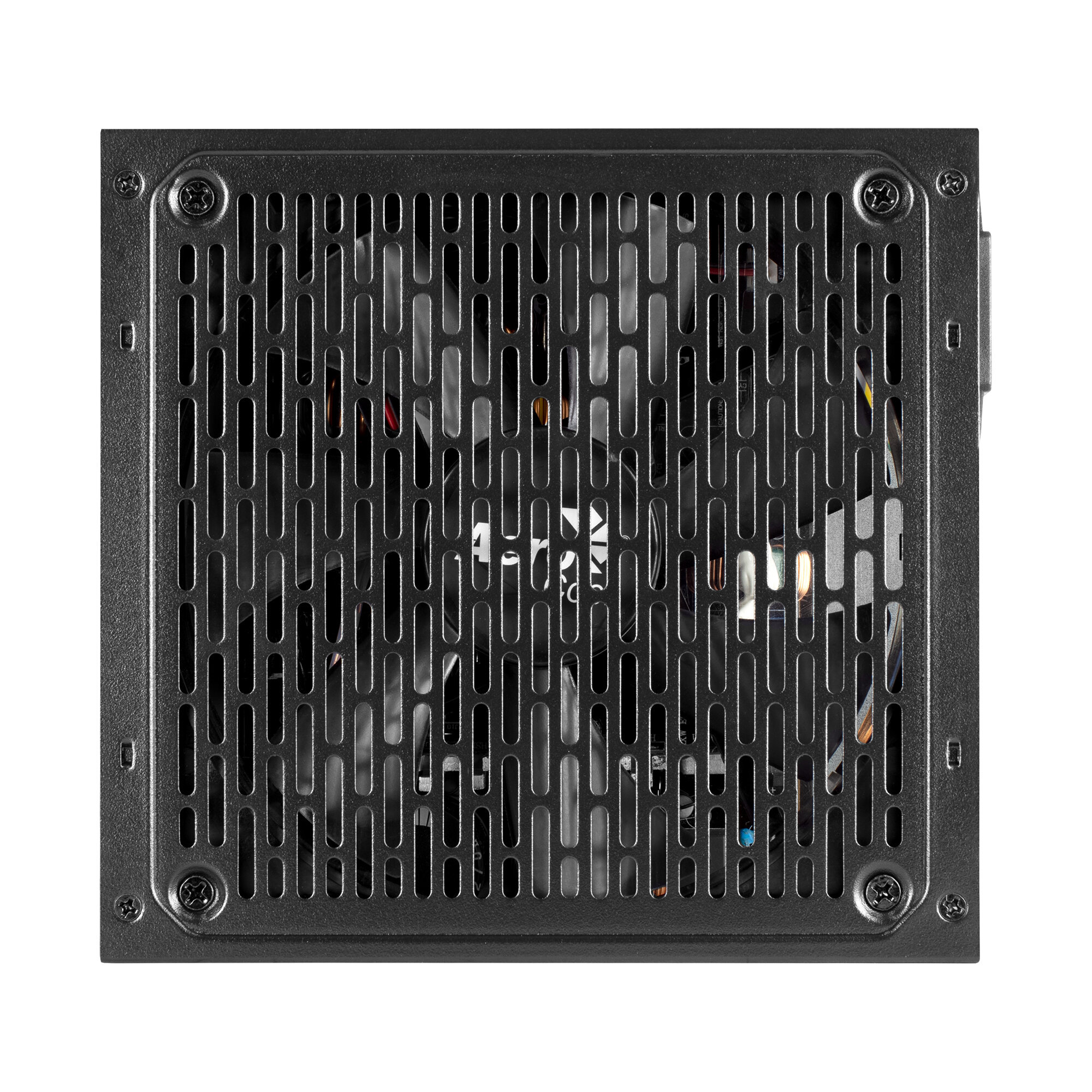 Alimentatore per computer nero. Griglia e viti visibili, isolato su bianco.