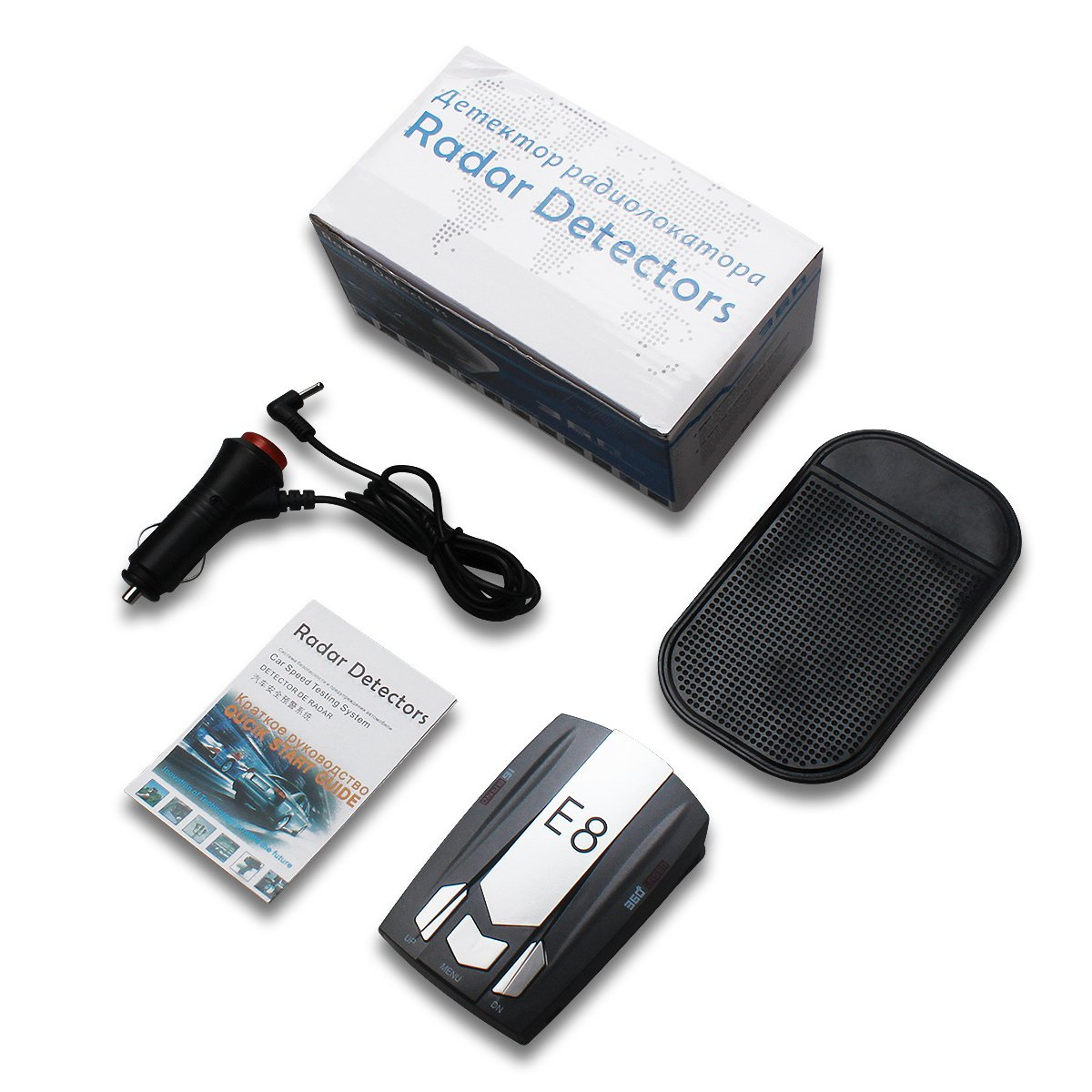 Radarwarner-Kit-Komponenten: Box, Auto-Adapter, Radareinheit und eine schwarze Matte.