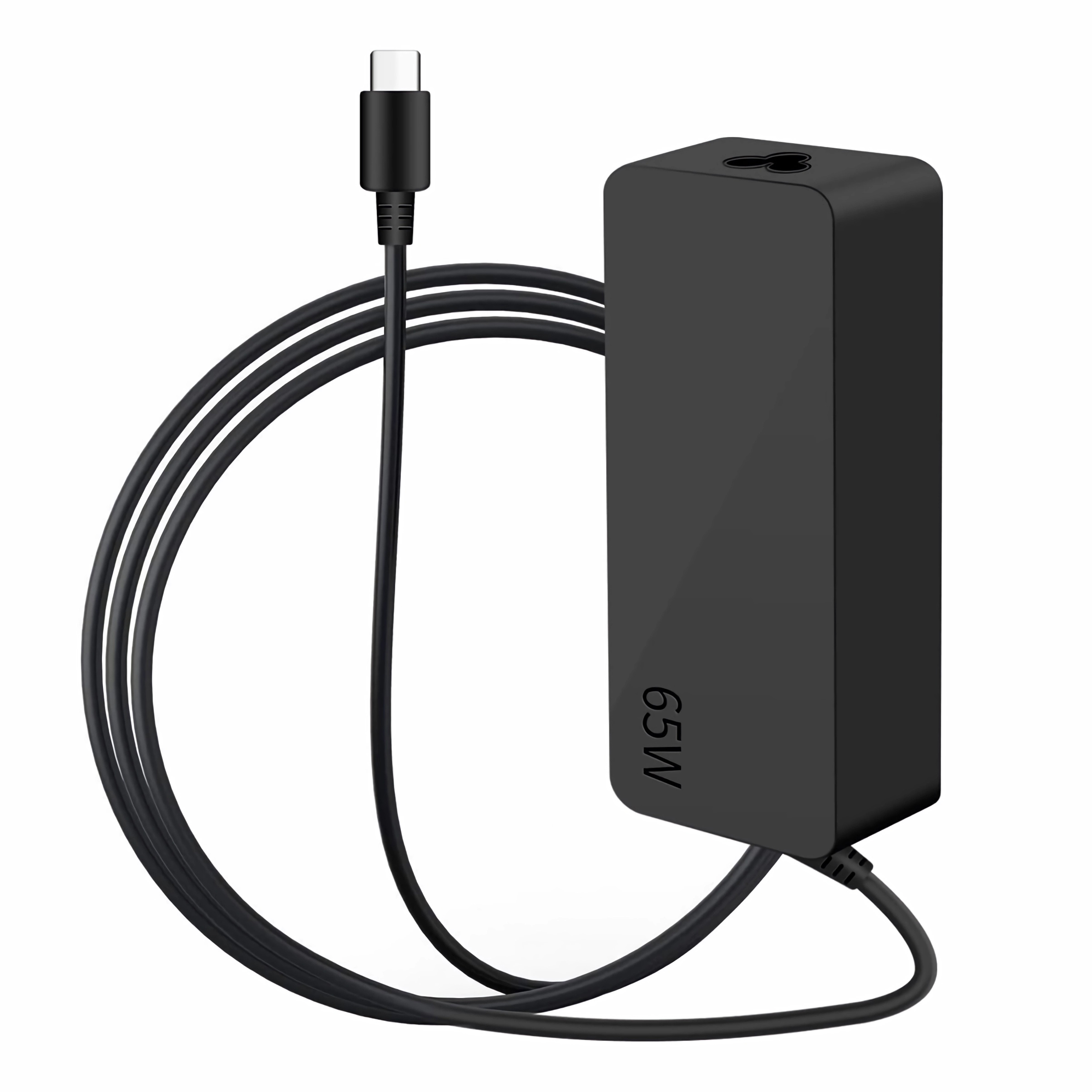Schwarzes 65W-Netzteil mit angeschlossenem USB-C-Kabel. Weißer Hintergrund.