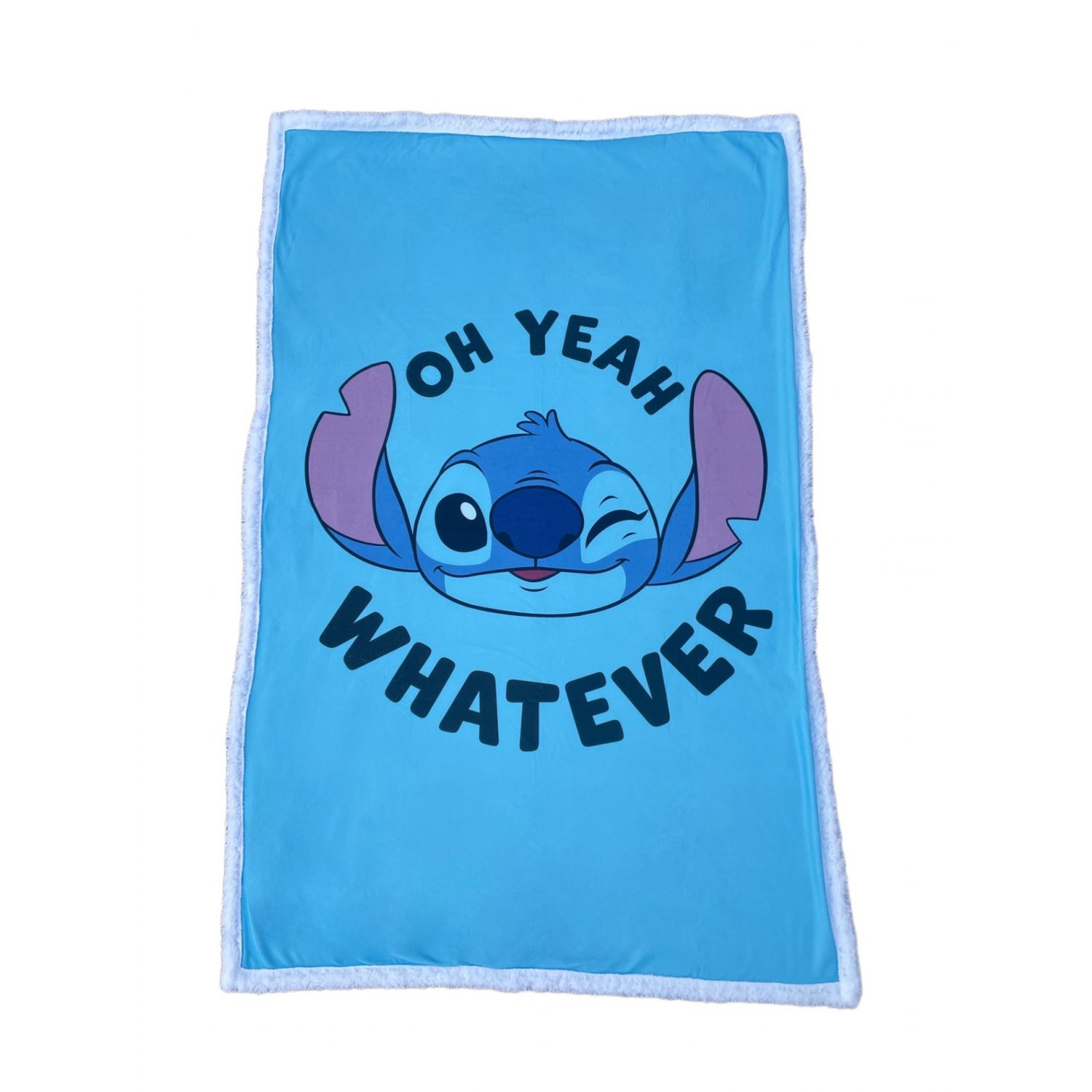 Eine blaue Decke mit einem Stitch-Cartoon-Charakter-Design. Auf der Decke steht der Text 'OH YEAH WHATEVER'.