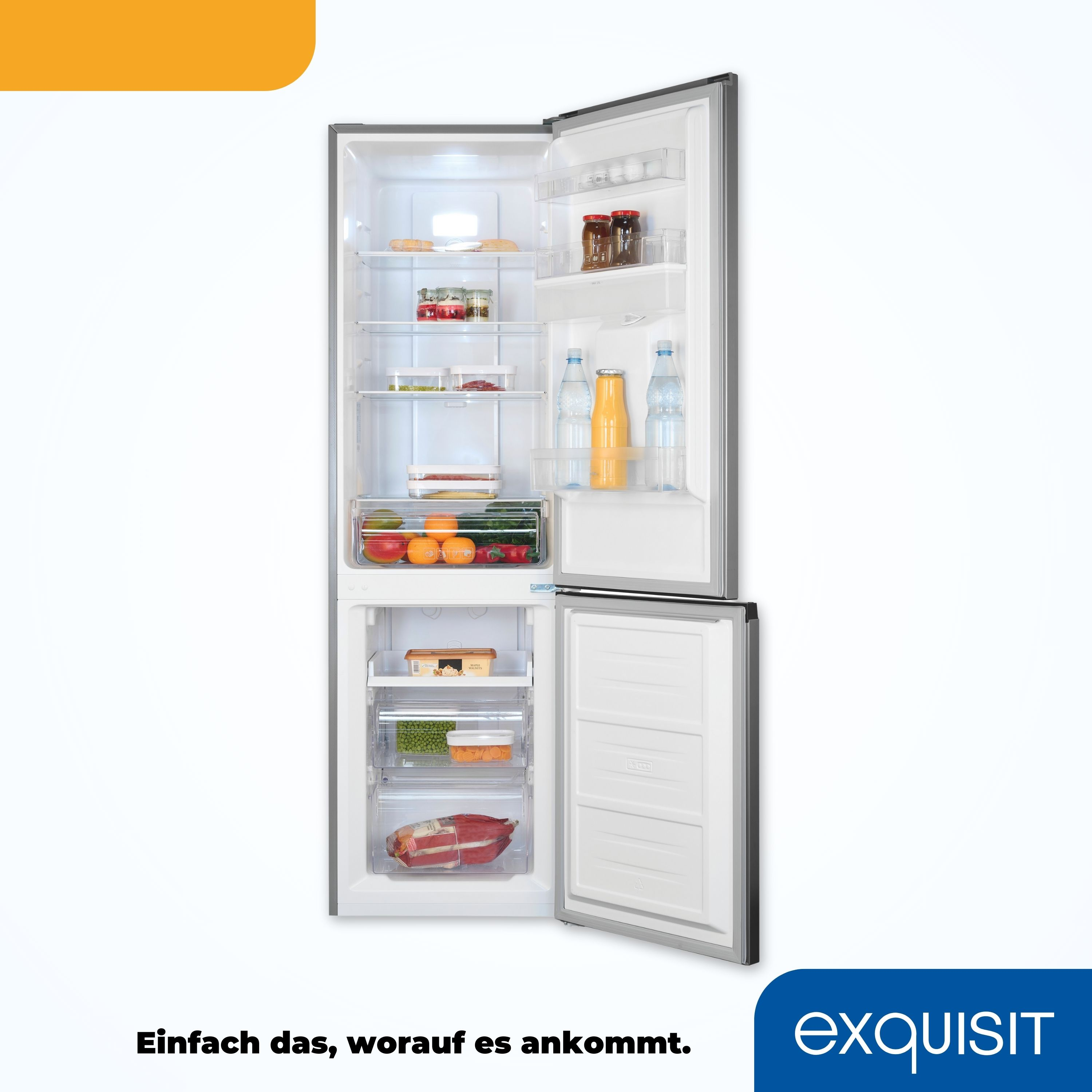 Un refrigerador abierto con comida y bebidas adentro. Fondo blanco y texto.