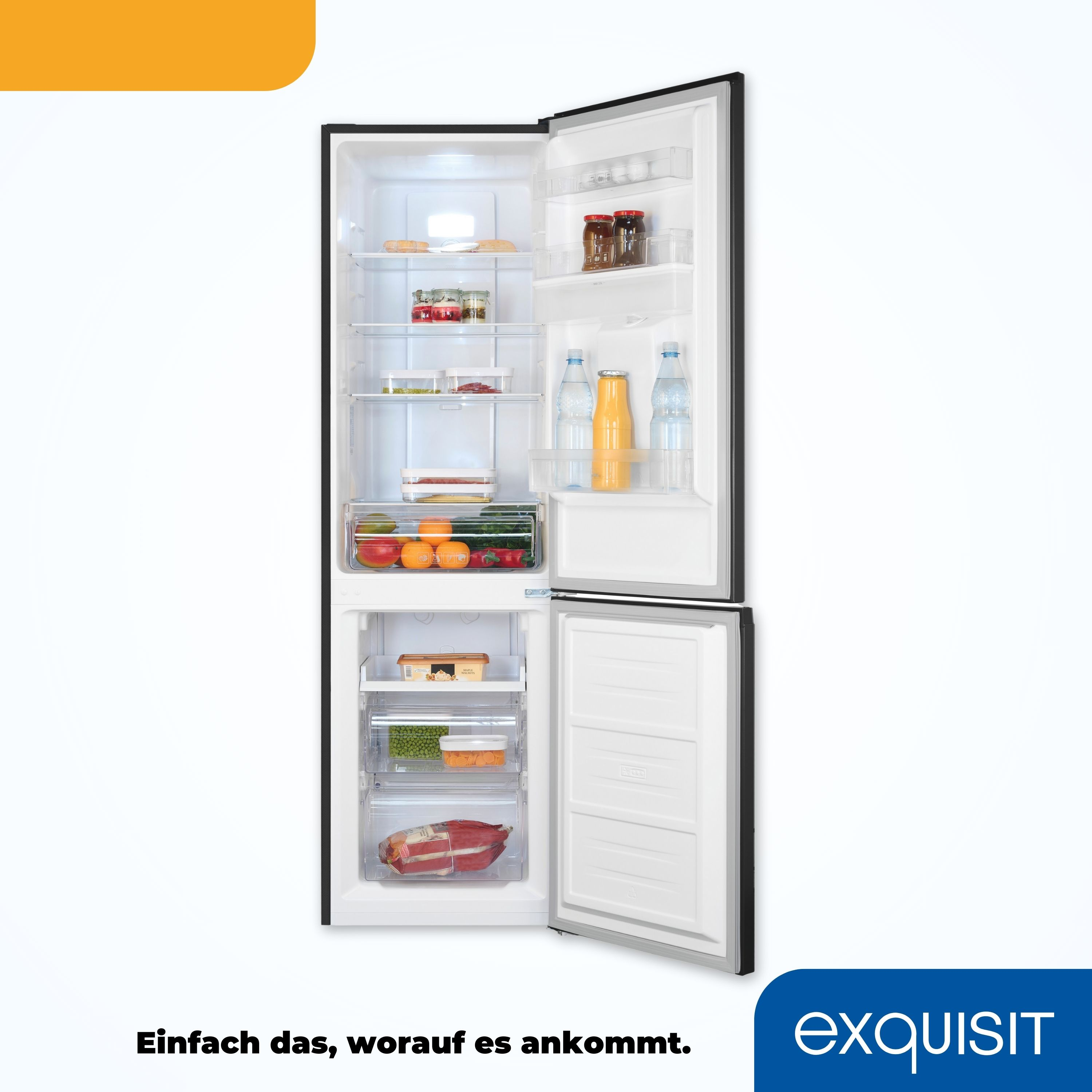Ein Kühlschrank mit geöffneten Türen, mit Regalen und Inhalt.