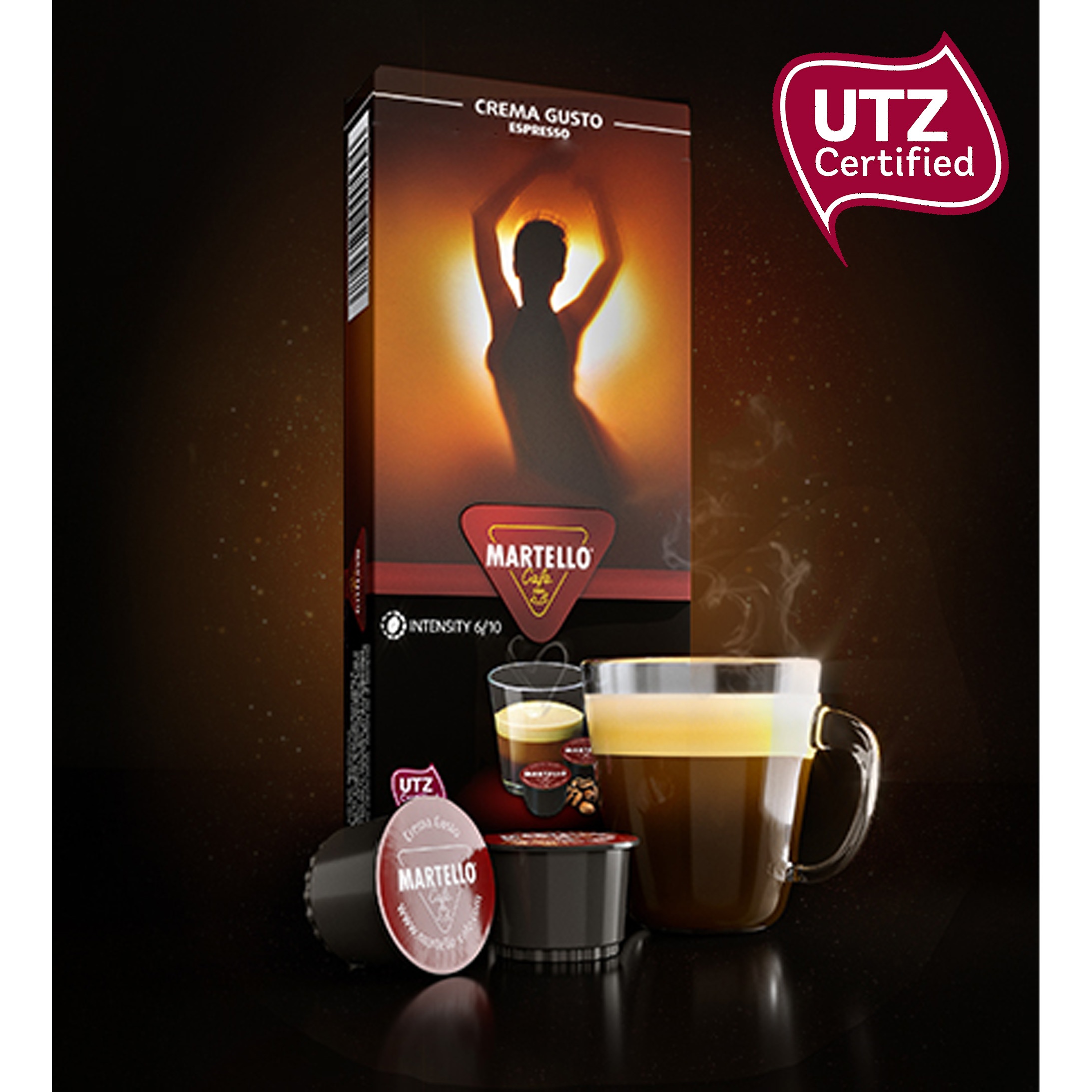 Tazza di caffè e cialde di caffè. Una scatola mostra una silhouette femminile e il testo 'Martello'. Certificato UTZ.