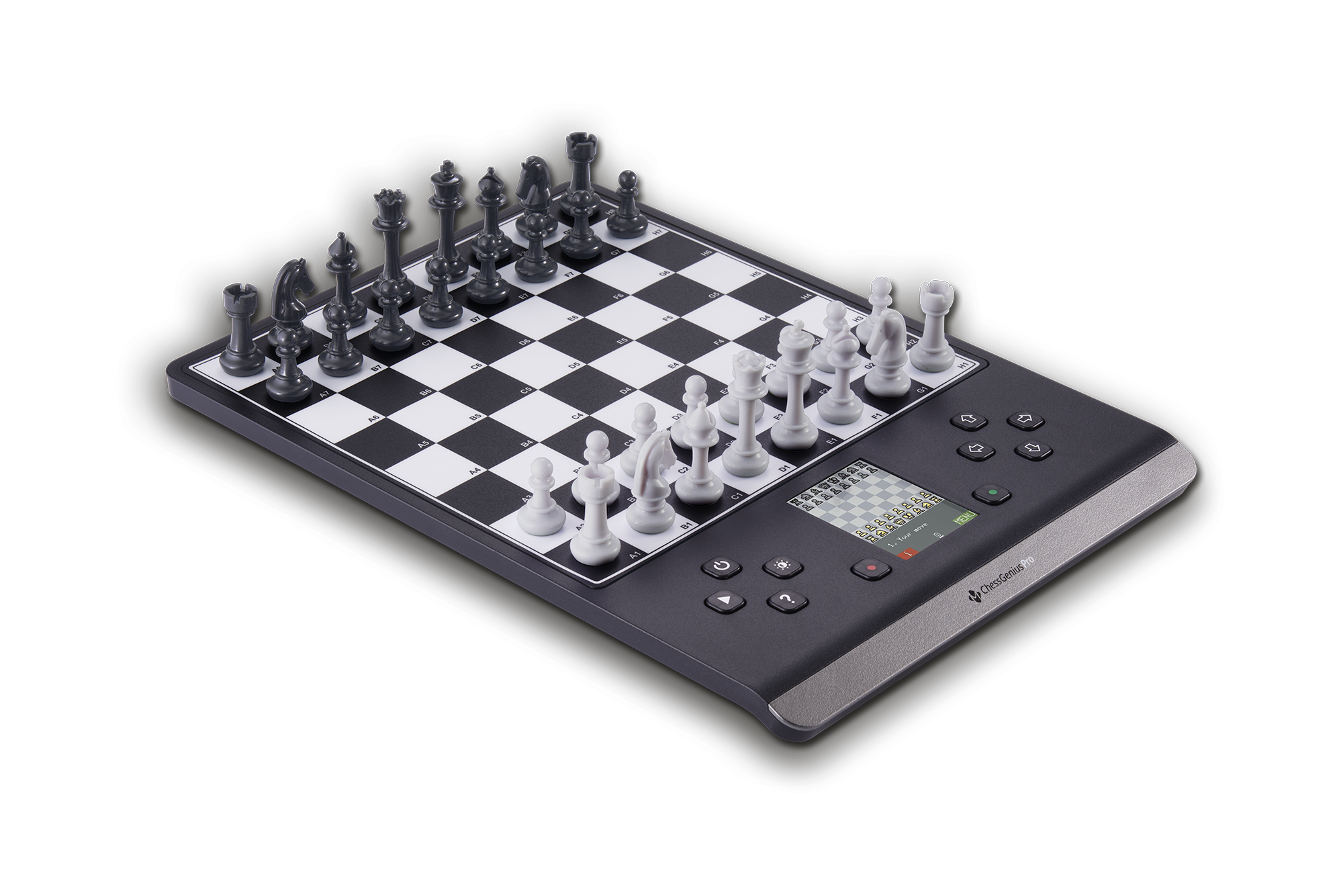 Un set di scacchi elettronico nero e grigio con pezzi e un pannello di controllo.