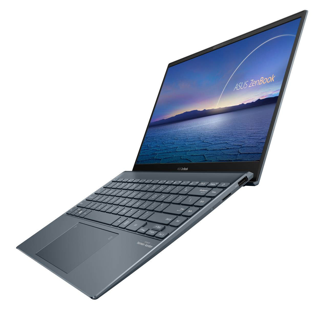 ASUS Zenbook laptop aperto. Vista angolata. Mostra tastiera e schermo. Colore blu-grigio. Sfondo bianco.