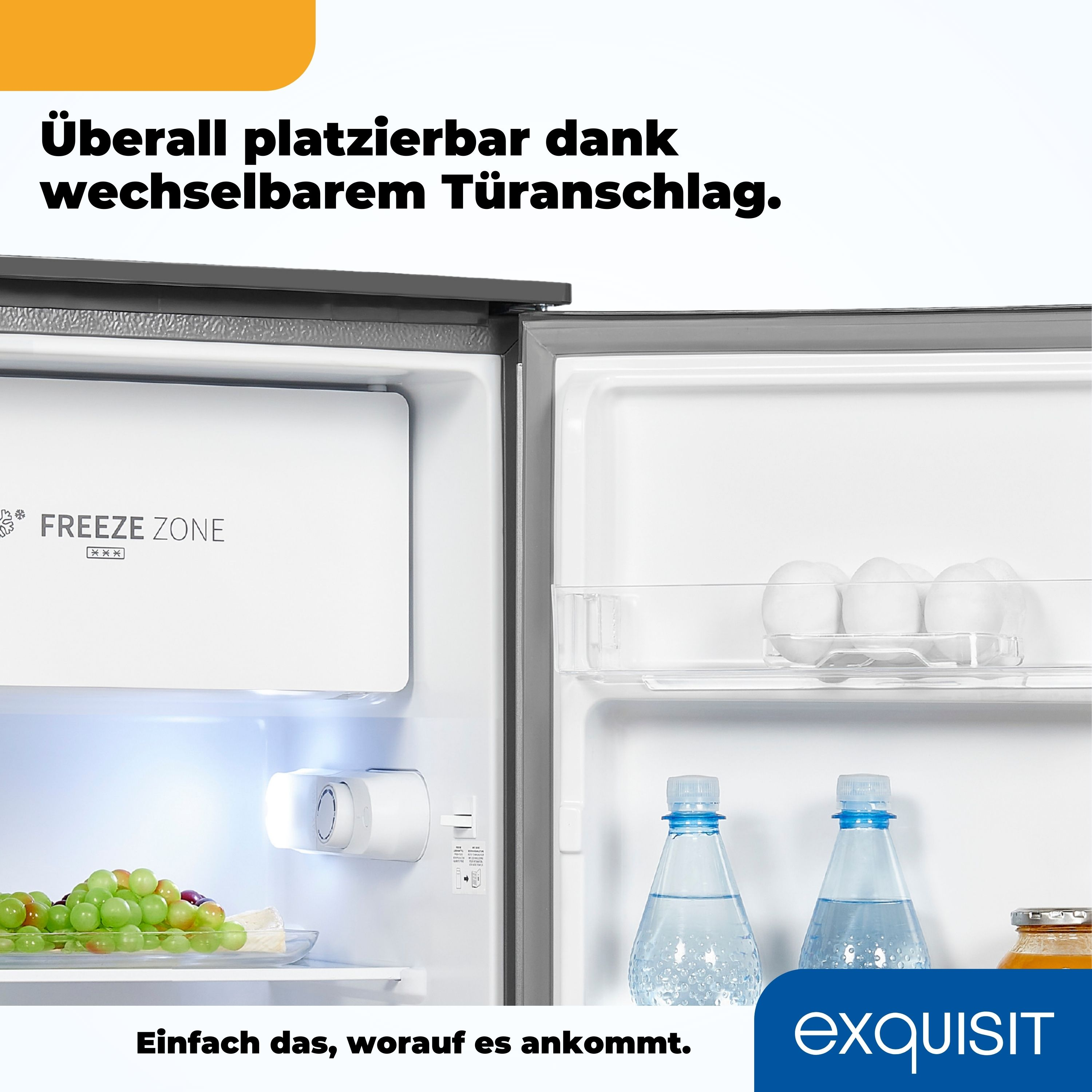 Kühlschrankinnenraum, teilweise geöffnet. Zeigt Regale mit Lebensmitteln und eine Gefrierzone.