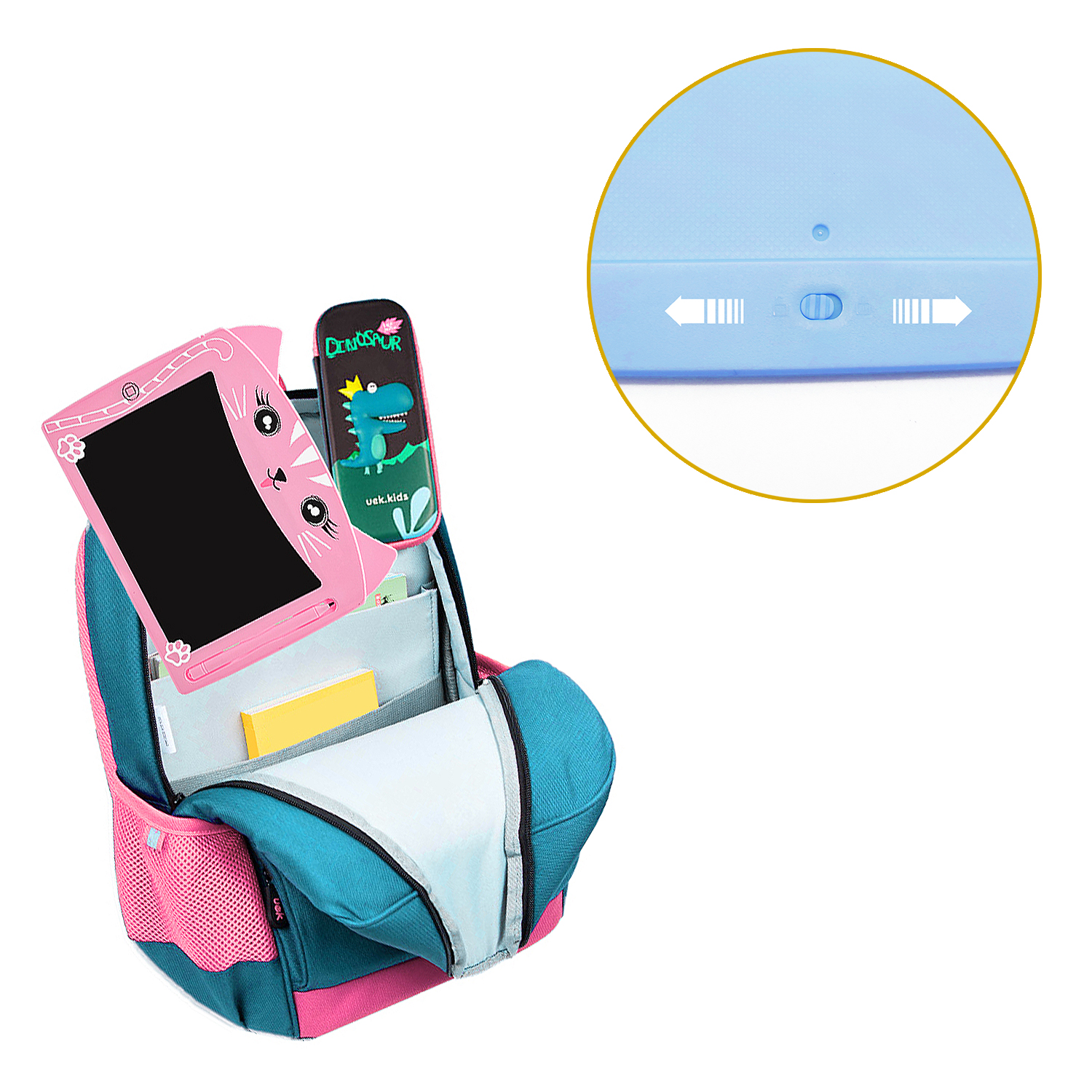 Ein rosa-blauer Rucksack mit einem Tablet und einem Federmäppchen darin. Eine blaue Box mit Pfeilen ist sichtbar.