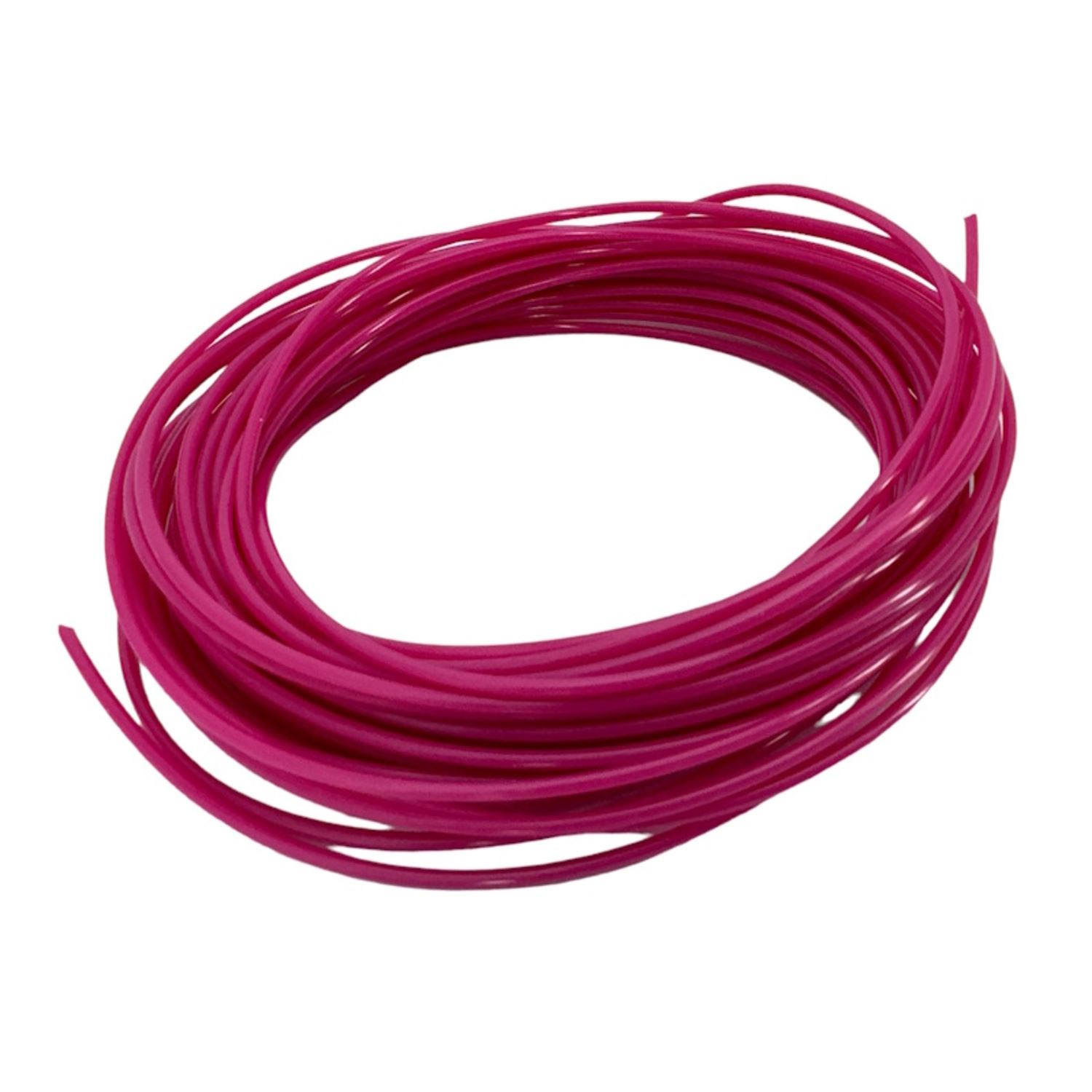 Una bobina de filamento rosa, enrollada firmemente, sobre fondo blanco.
