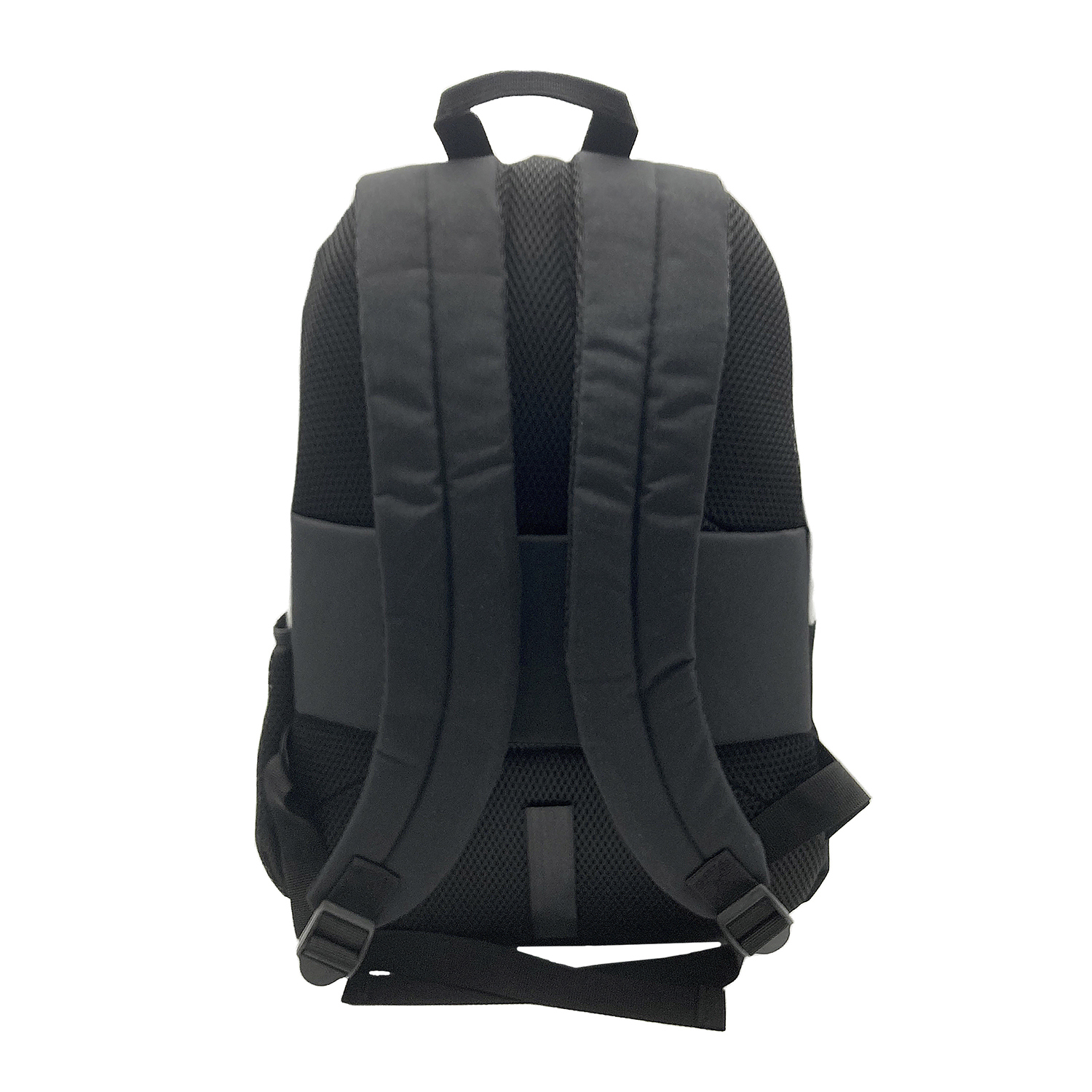 Una mochila negra. La parte trasera tiene correas acolchadas y un panel trasero de malla.