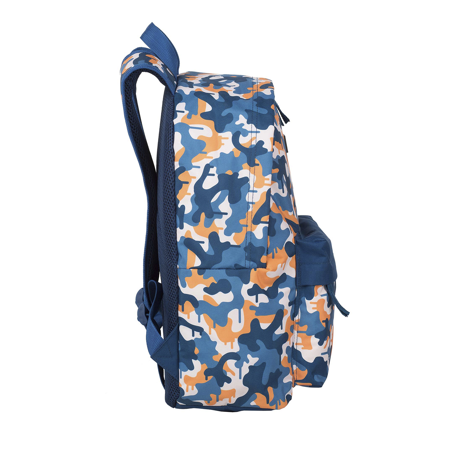 Una mochila con un patrón de camuflaje azul, naranja y blanco. Correas azules y un pequeño bolsillo lateral.