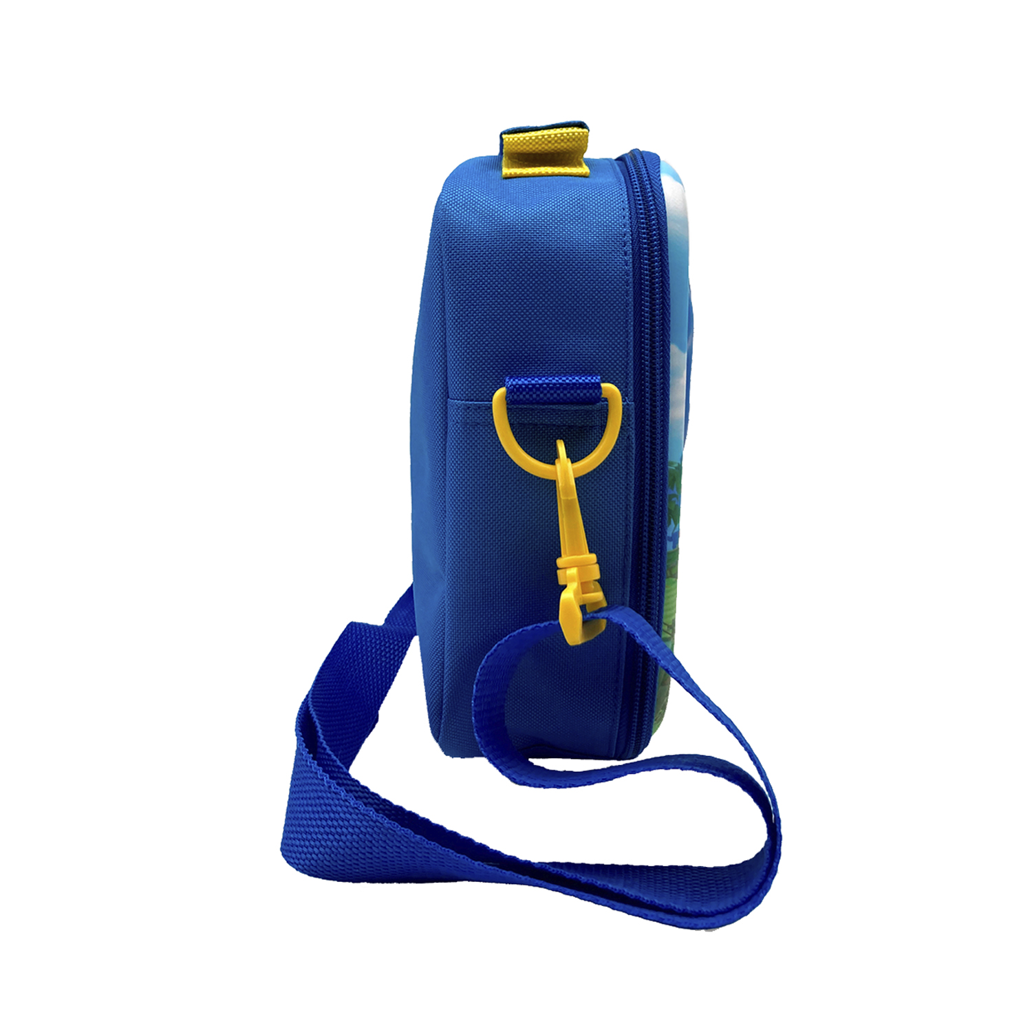 Bolsa de almuerzo azul con asa y correa para el hombro. Vista lateral de una bolsa con diseño de dibujos animados.