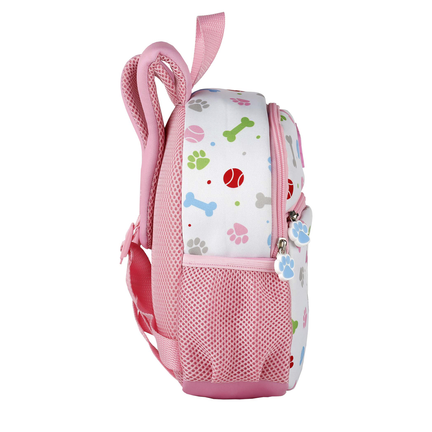 Una mochila rosa y blanca. Tiene huellas de patas de perro y huesos. Vista lateral.