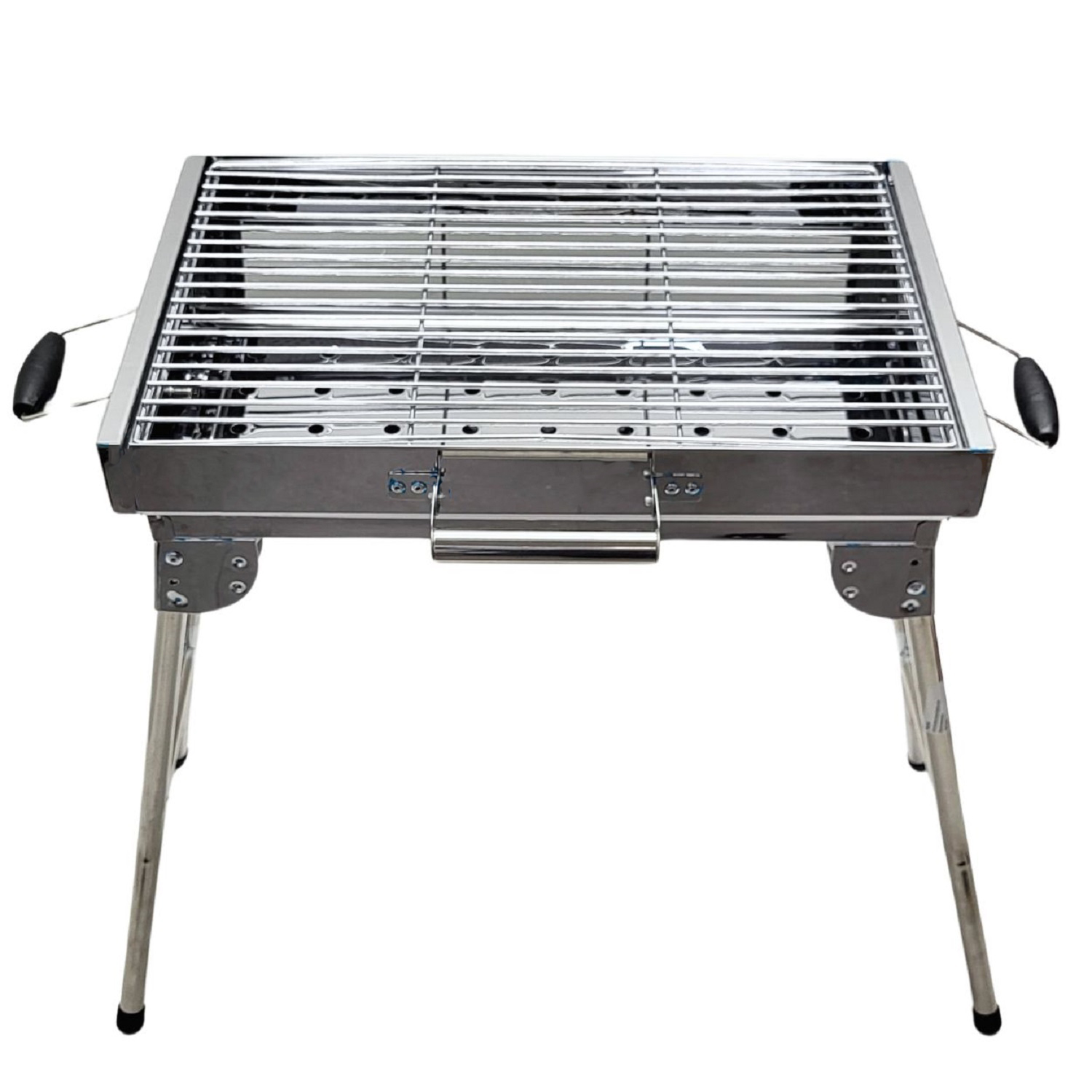 Ein Holzkohlegrill aus Edelstahl mit zusammenklappbaren Beinen.