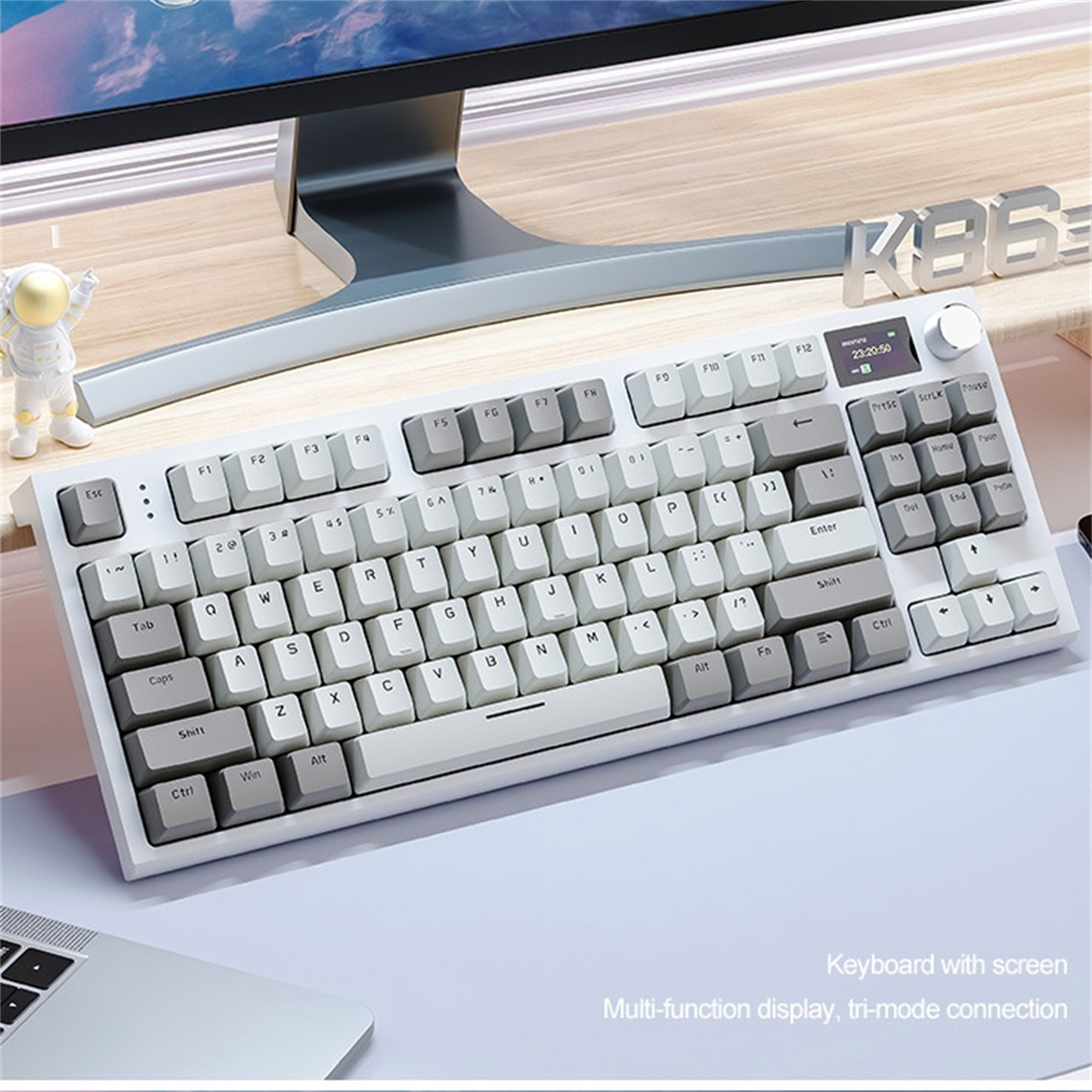 Eine weiße Tastatur mit Bildschirm, Multifunktionsanzeige und Tri-Mode-Anschluss.