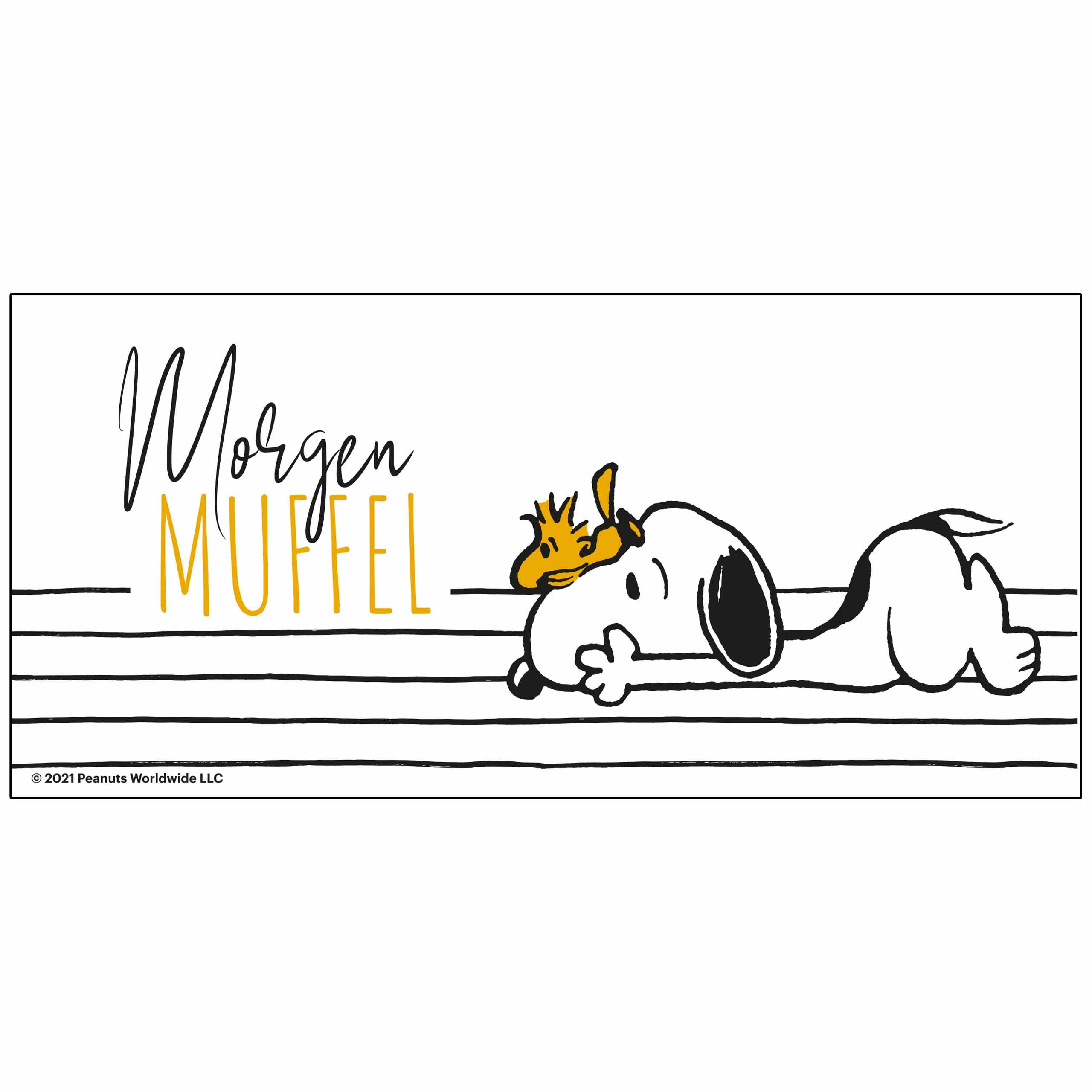 Eine weiße Tasse mit Snoopy und Woodstock auf gestreiftem Hintergrund und deutschem Text.