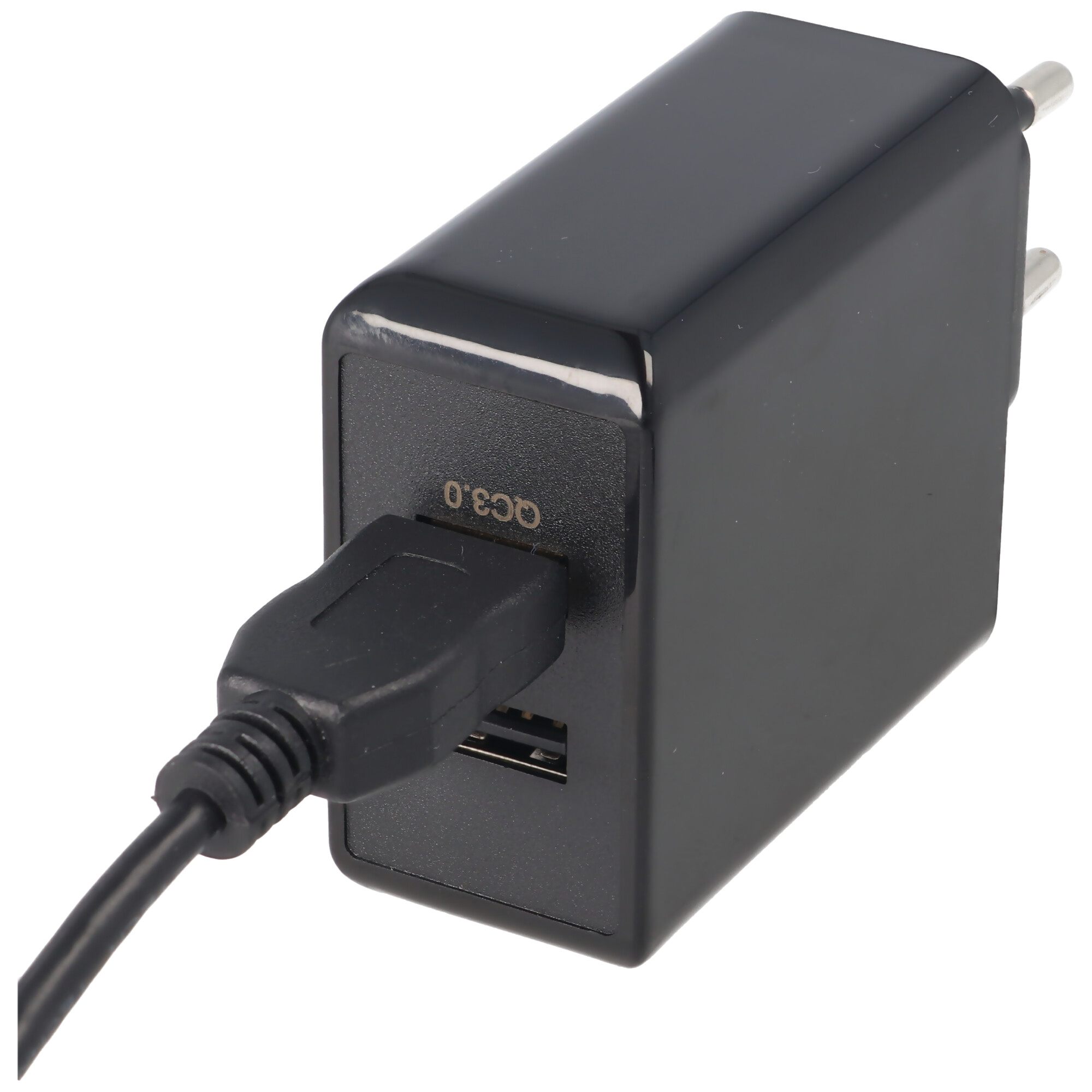 Schwarzes Wandladegerät mit angeschlossenem USB-Kabel. Es trägt den Aufdruck 'QC3.0'.
