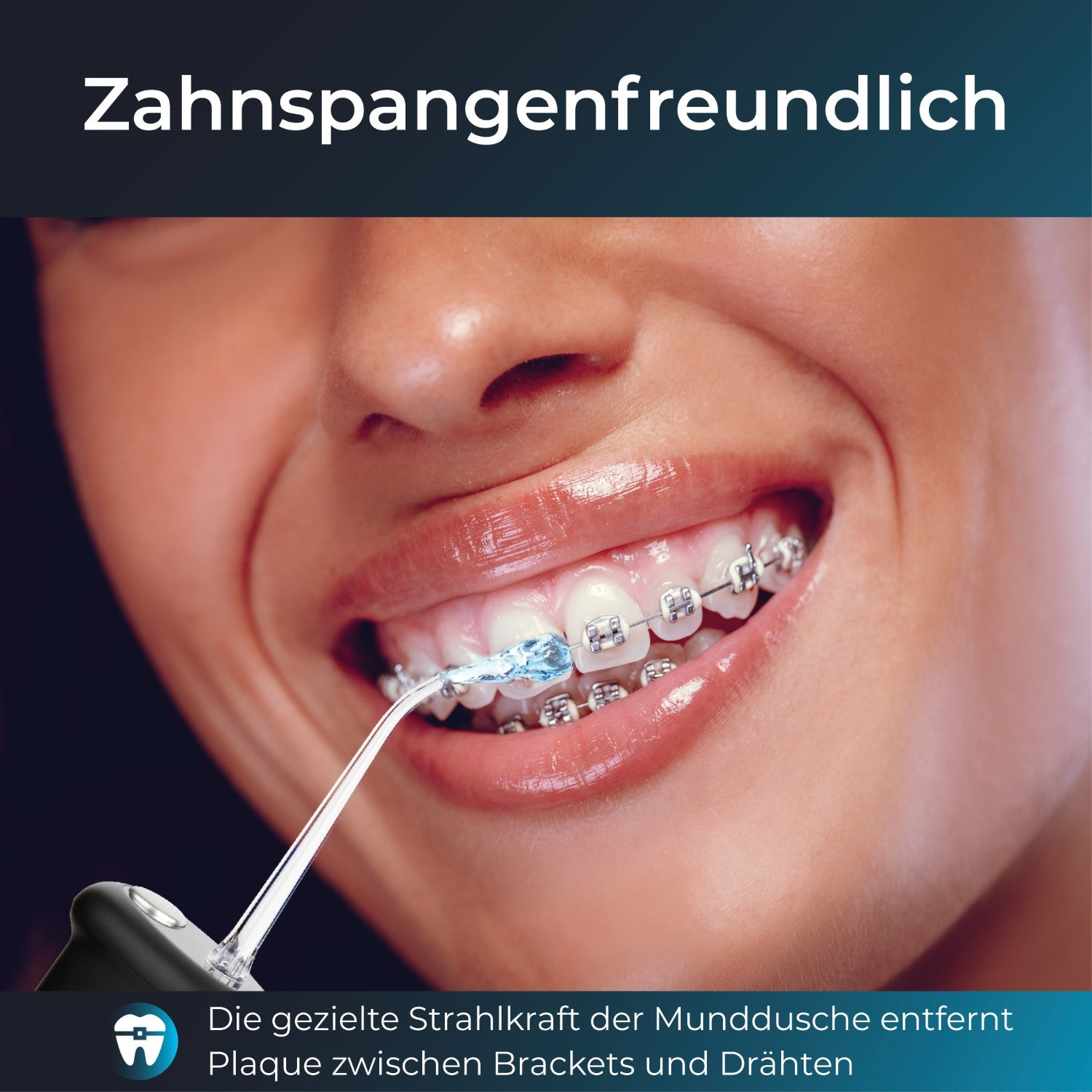 Frau mit Zahnspange benutzt Munddusche, Zähne putzend, Nahaufnahme.