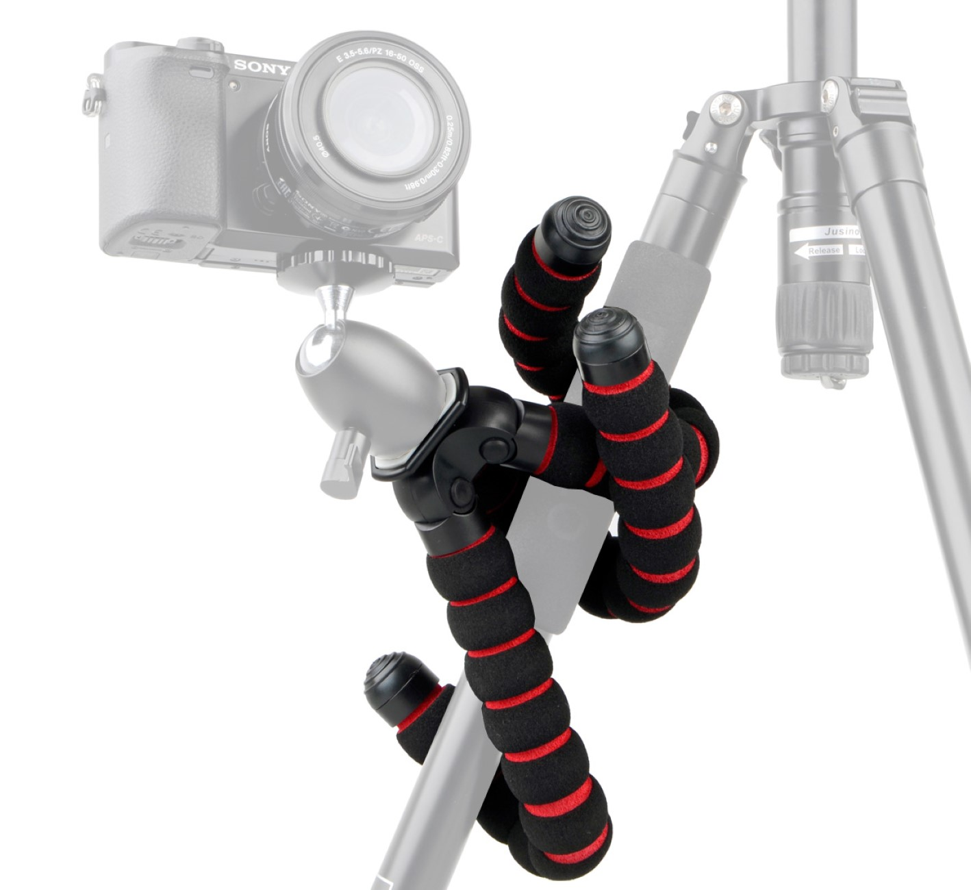 Flexibles Stativ mit montierter Kamera. Rote und schwarze Schaumstoffpolsterung an den Beinen.