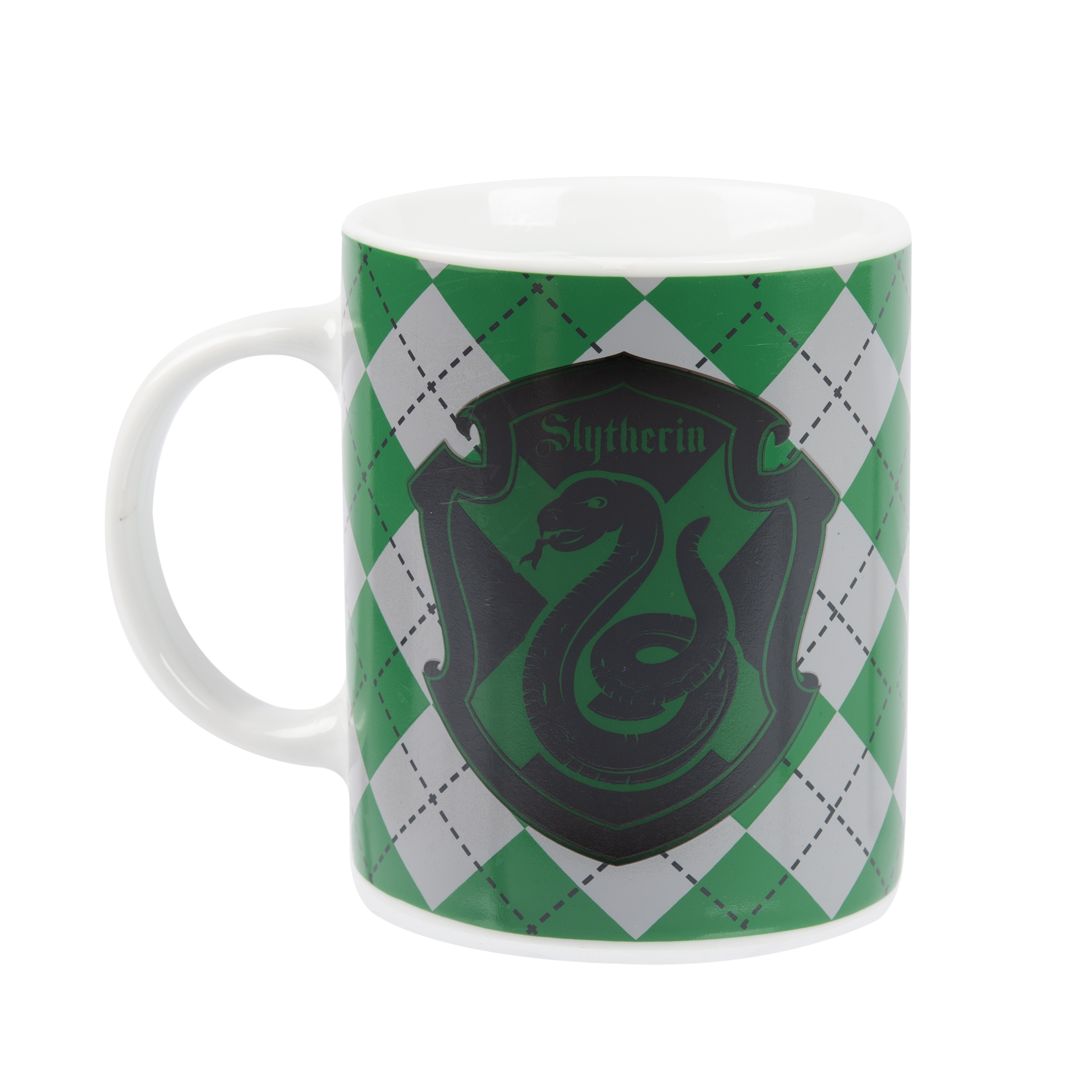 Weiße Tasse mit grün-grauem Rautenmuster und Slytherin-Wappen.