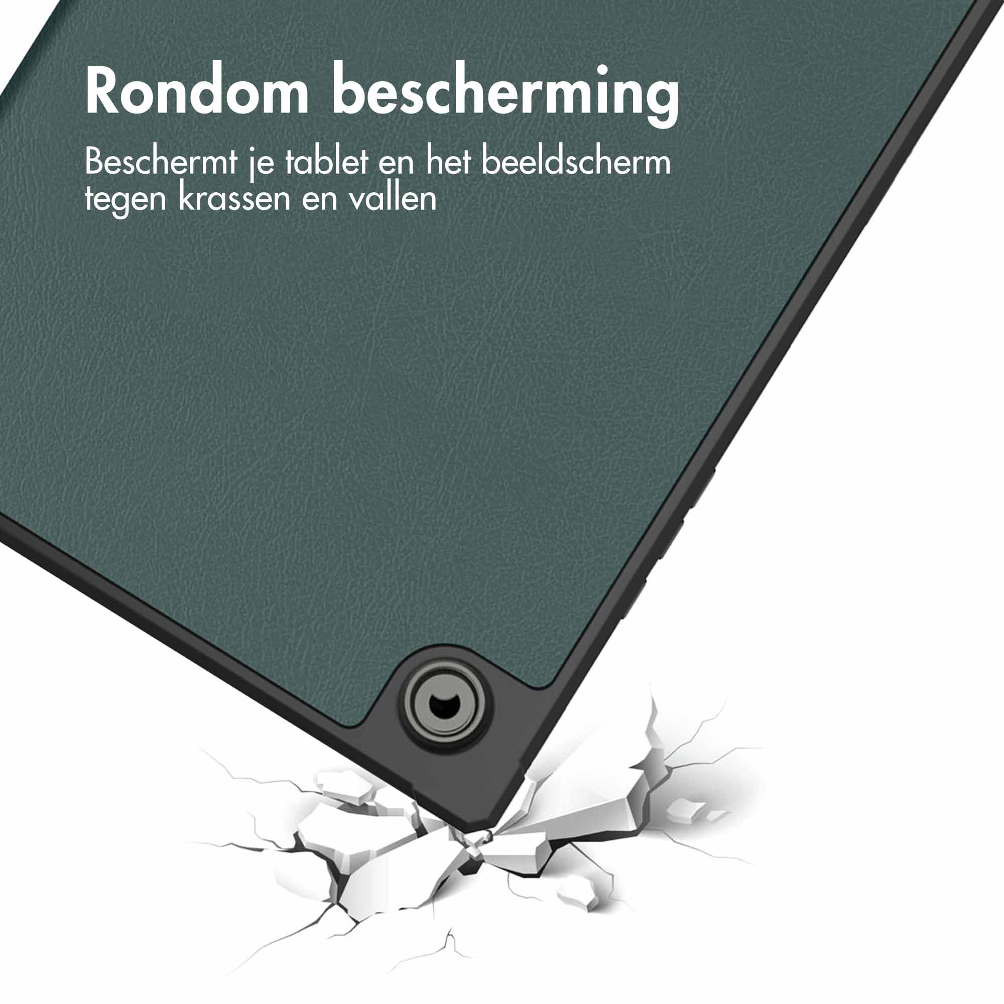 Een tablet in een donkergroene hoes met een gebarsten oppervlak en een gat voor de camera.