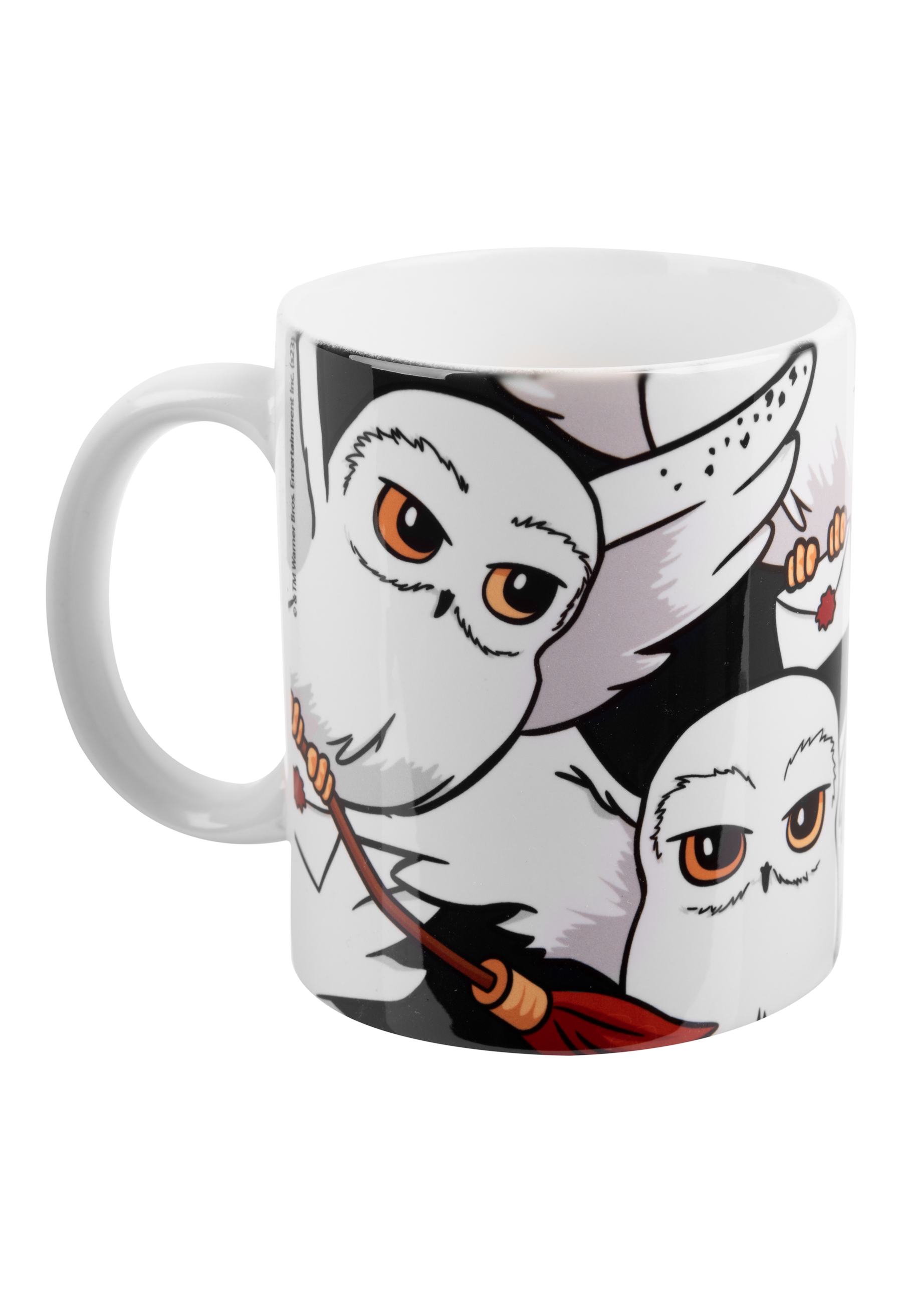 Tasse mit Cartoon-Eulen, weißer Hintergrund, Harry Potter-Thema.