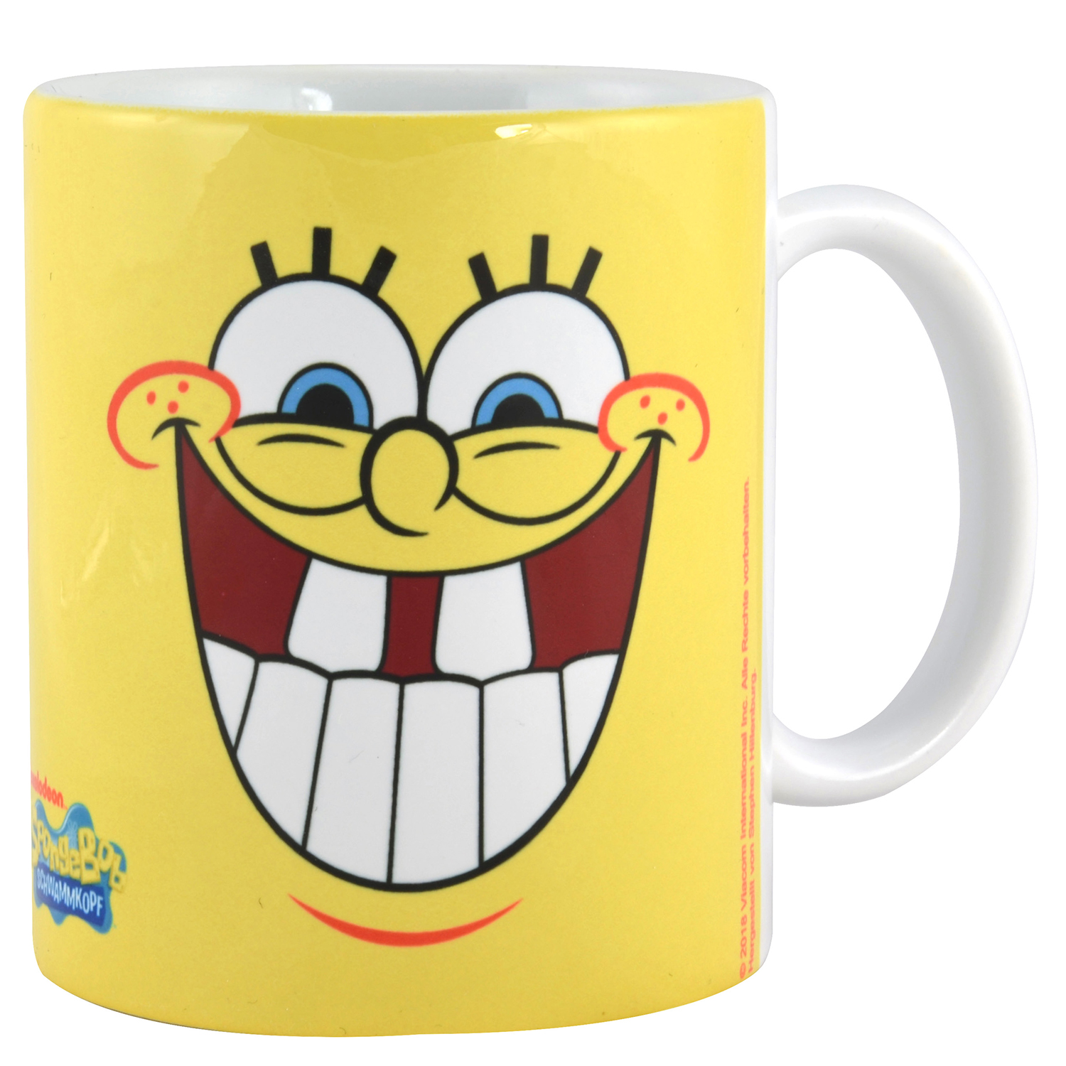 Gelber Becher mit dem Gesicht von SpongeBob Schwammkopf.