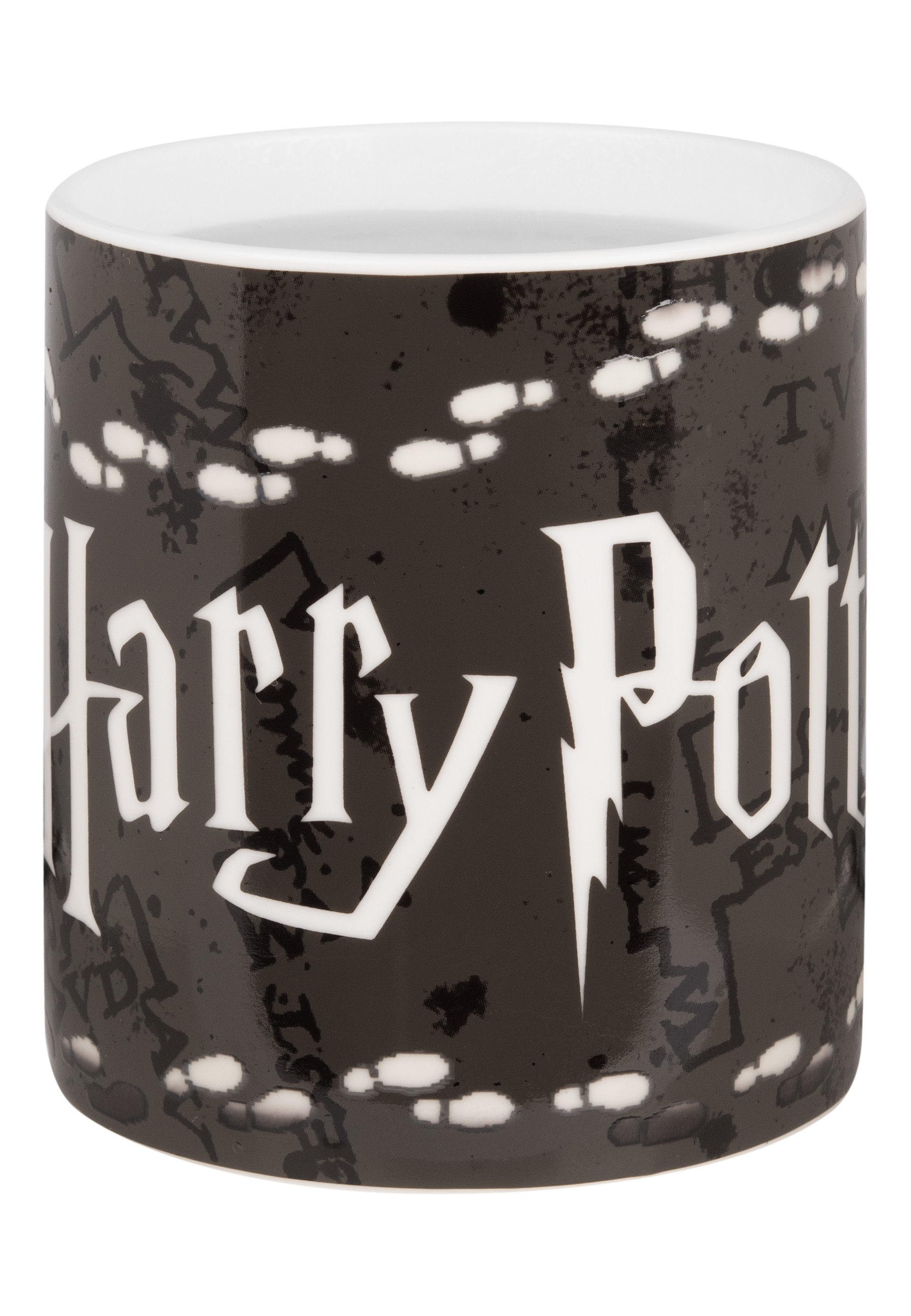 Harry Potter-Tasse. Schwarz mit weißem Text und Fußabdrücken.