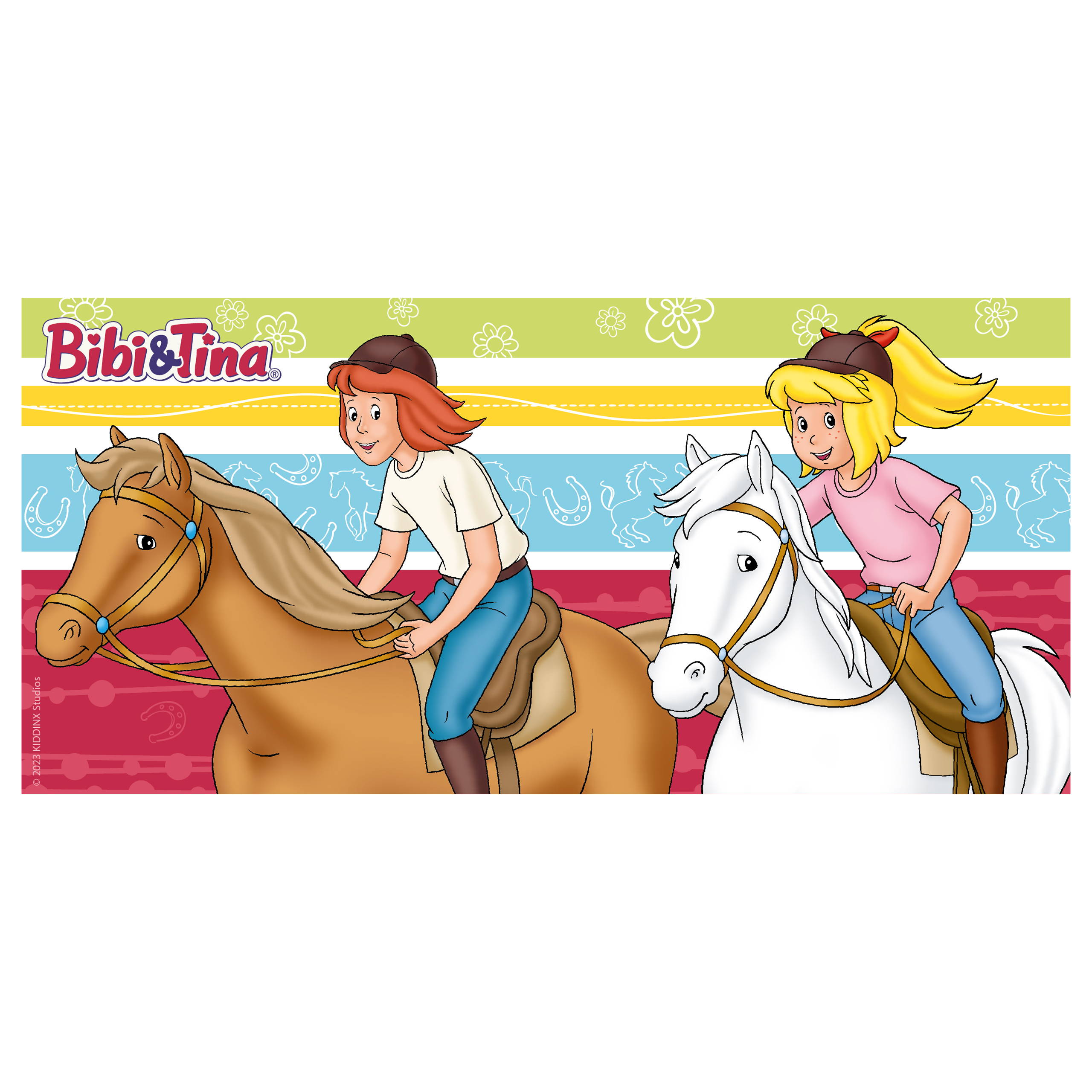 Illustration von zwei Mädchen, die Pferde reiten. Der Hintergrund zeigt ein Streifenmuster und das Bibi & Tina Logo.