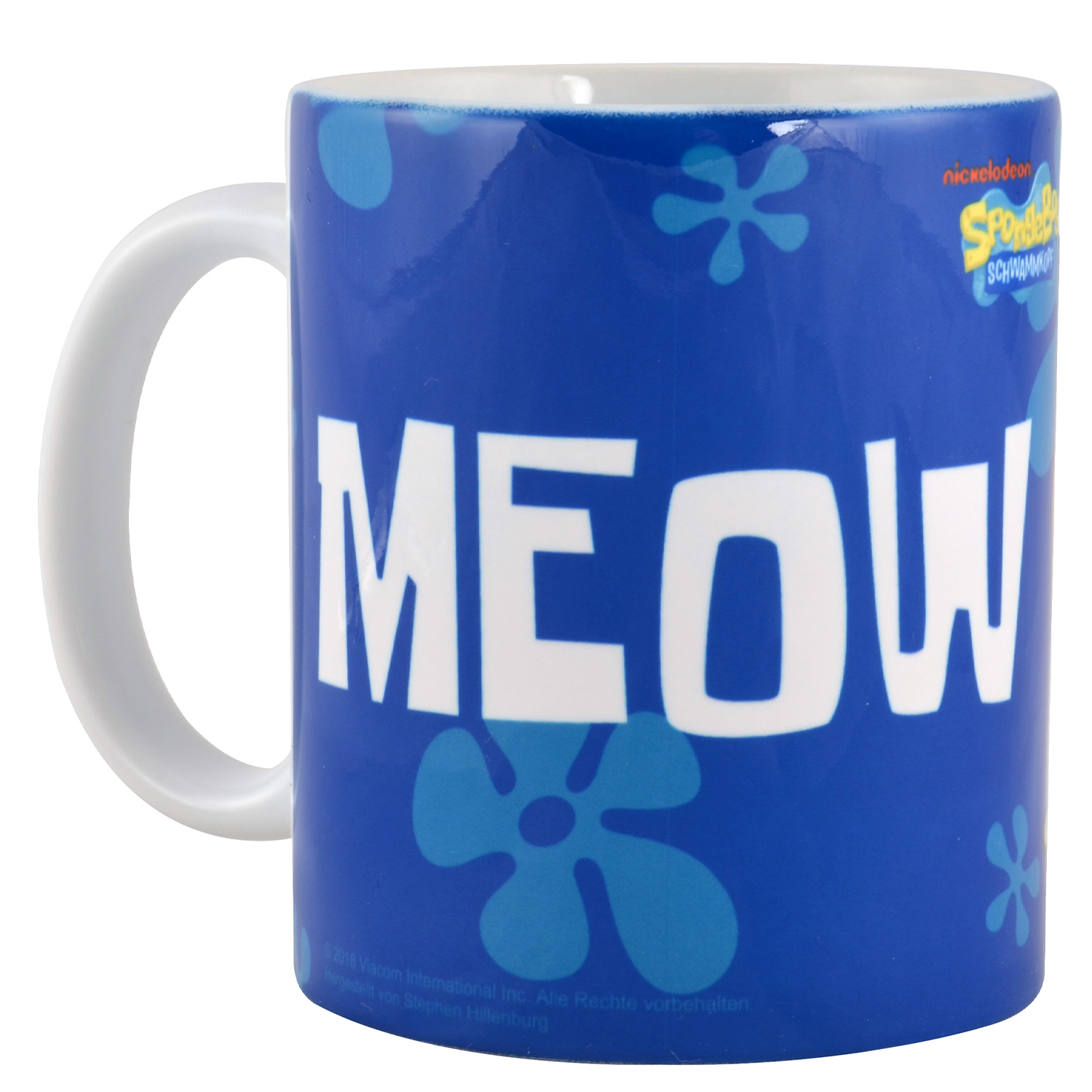 Ein blauer Becher mit dem Wort 'MEOW' und SpongeBob Schwammkopf-Grafiken.