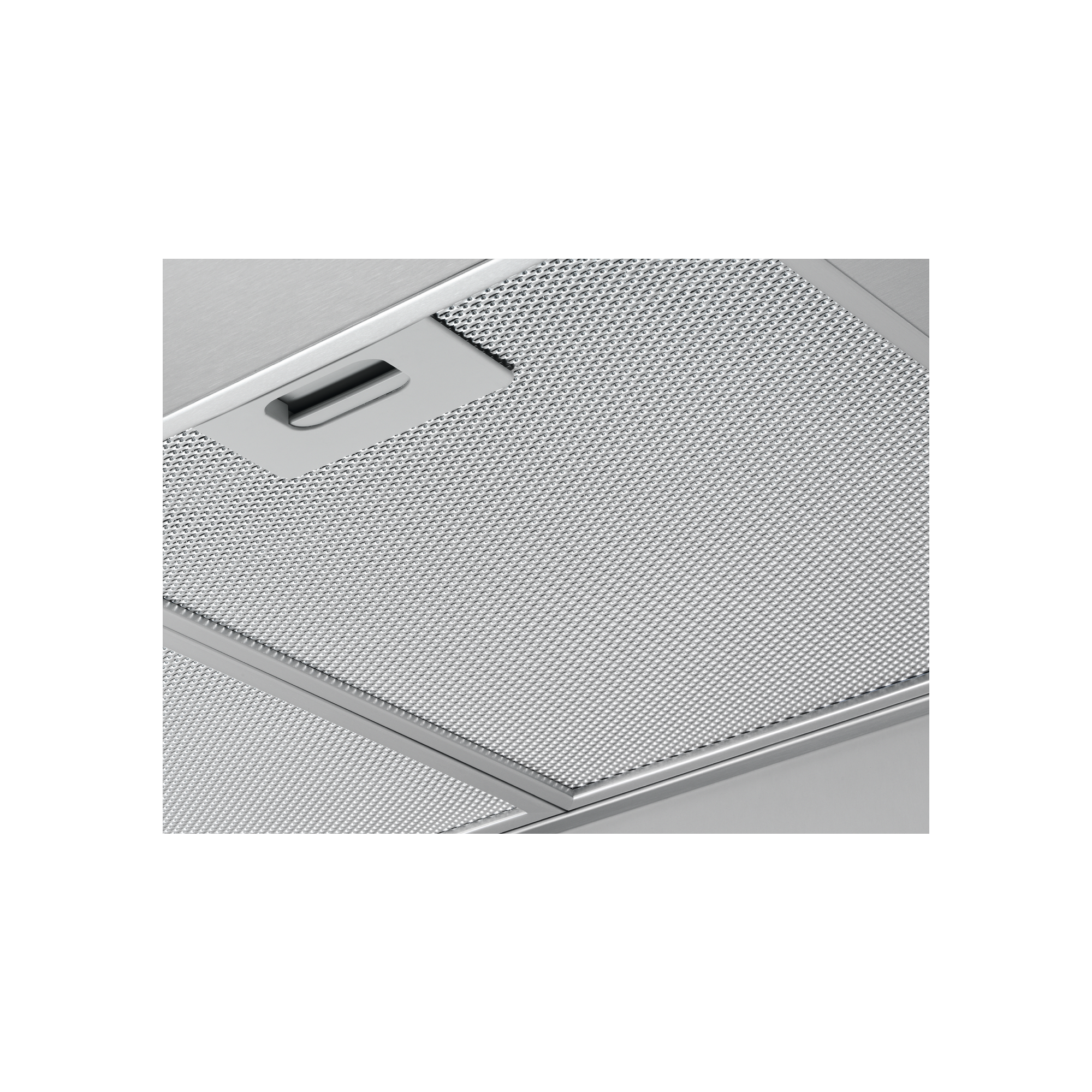 Primo piano di un filtro d'argento della cappa. Design in metallo perforato con manico.