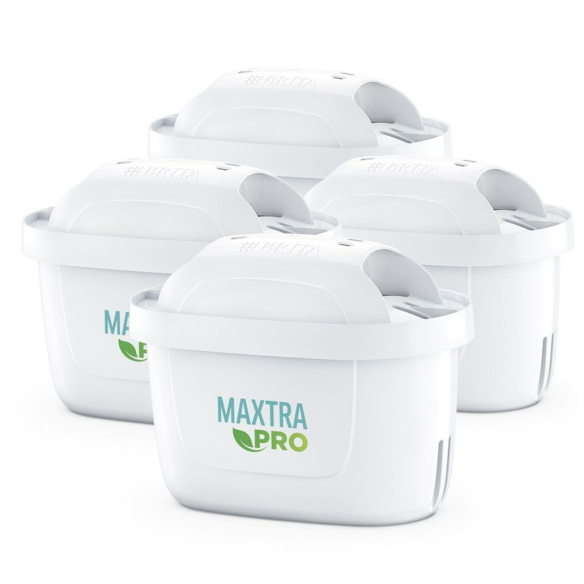 Quattro filtri per l'acqua Brita bianchi, di forma cilindrica. Ogni filtro ha un logo Brita e un'etichetta Maxxtra Pro.