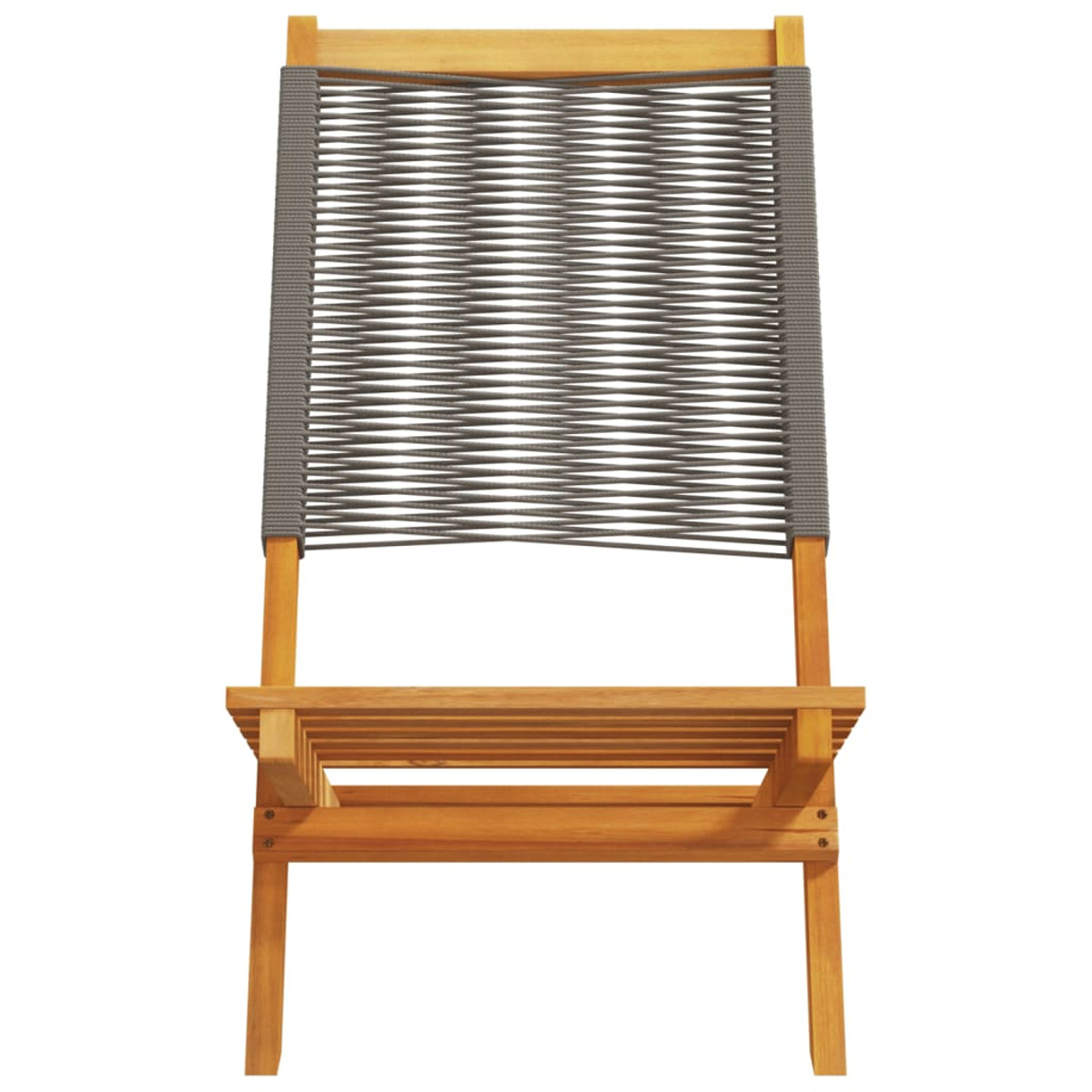 Sedia in legno con schienale intrecciato grigio. La sedia è su sfondo bianco.