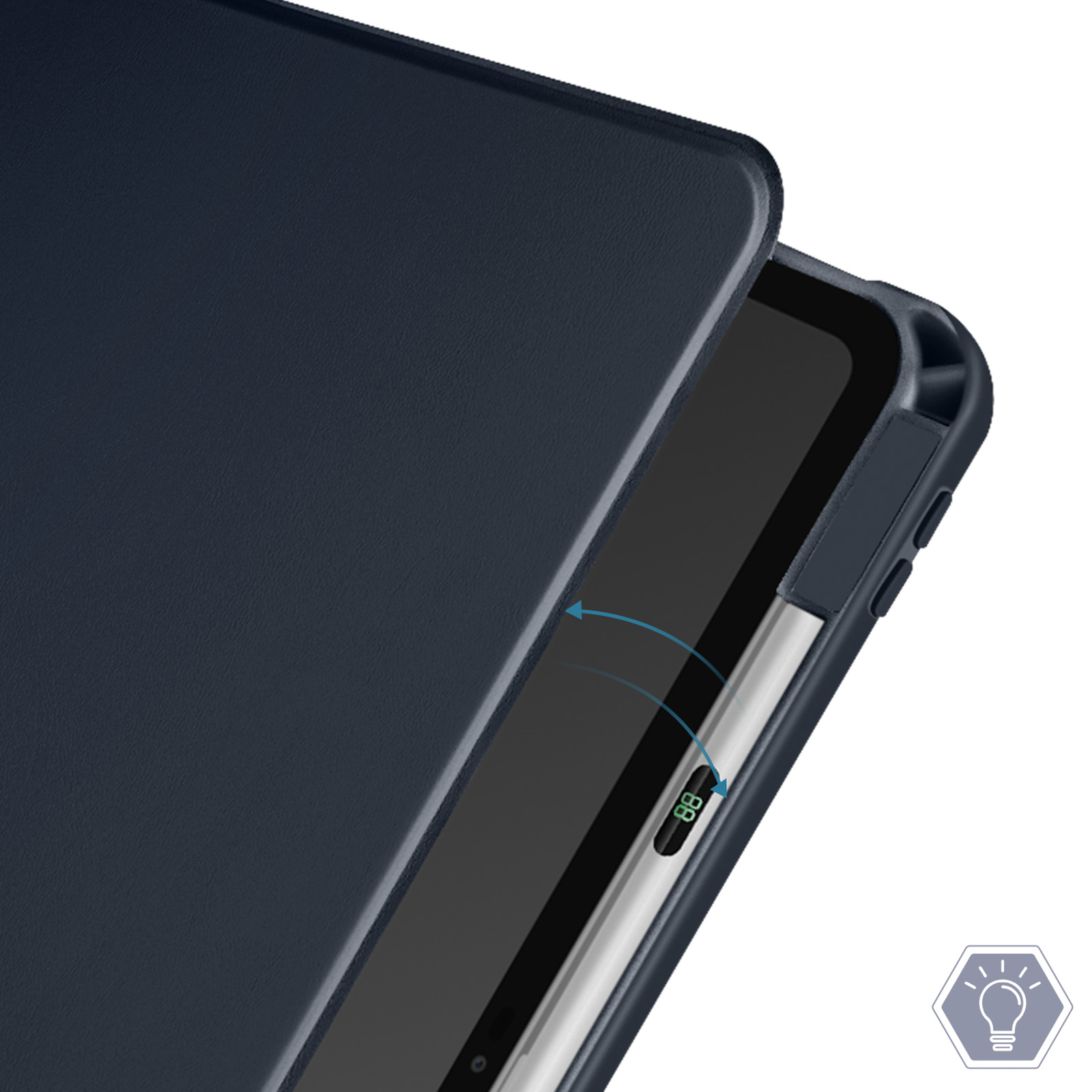 Un tablet con una penna è mostrato in una custodia protettiva blu scuro, con un'icona di una lampadina.