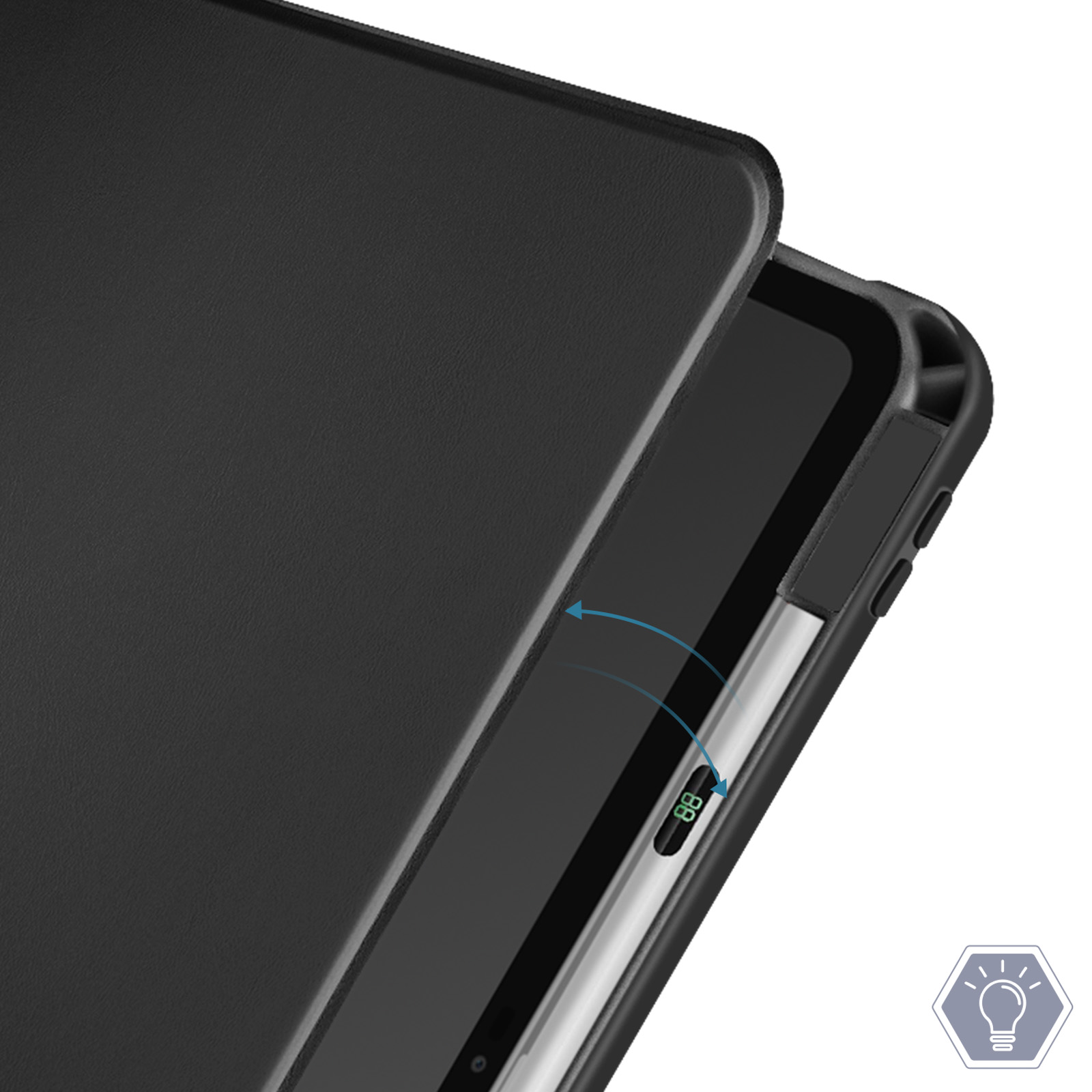 Custodia per tablet nera aperta, che rivela un tablet con uno stilo. Custodia e stilo sono neri.
