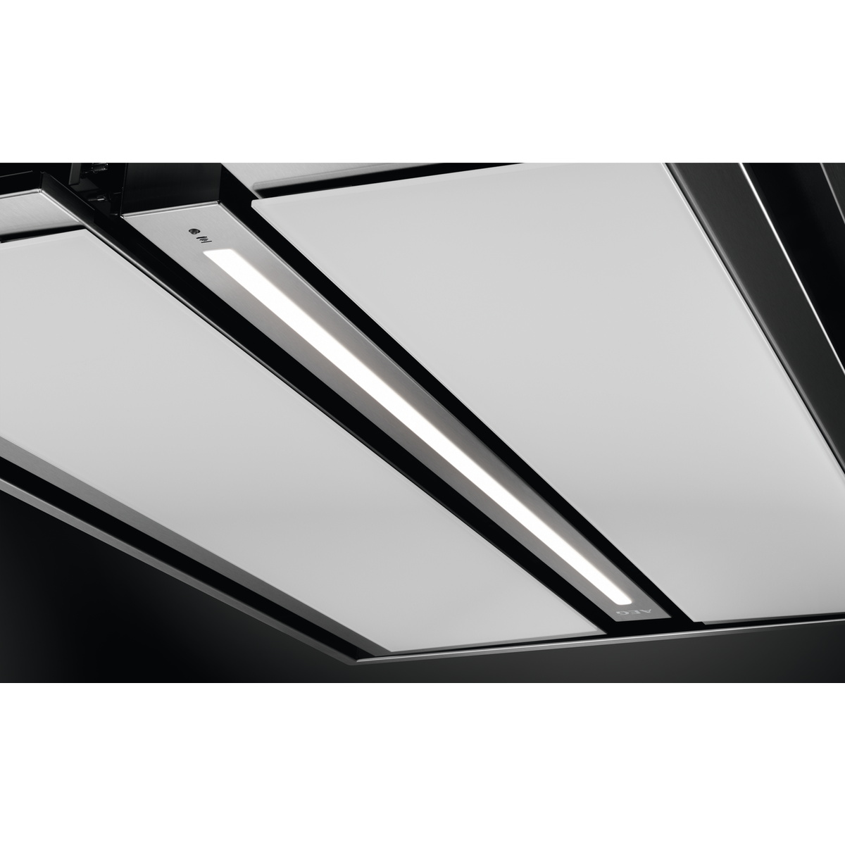 Primo piano di una cappa da cucina con luci, in bianco e nero.