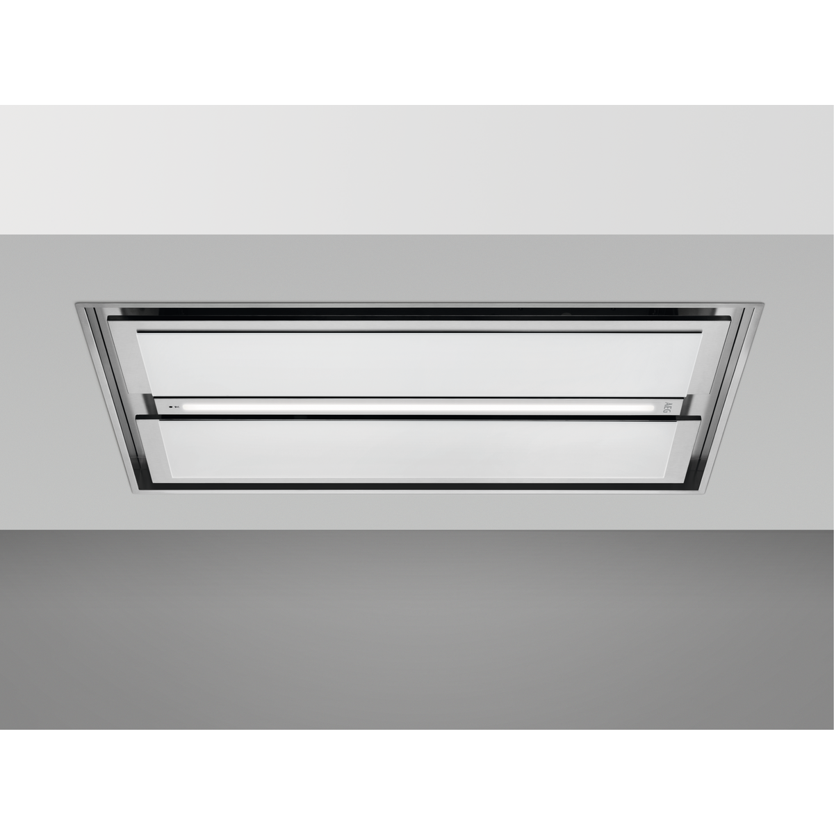 Una moderna cappa da cucina dal design rettangolare. Ha una luce e un pannello di vetro.
